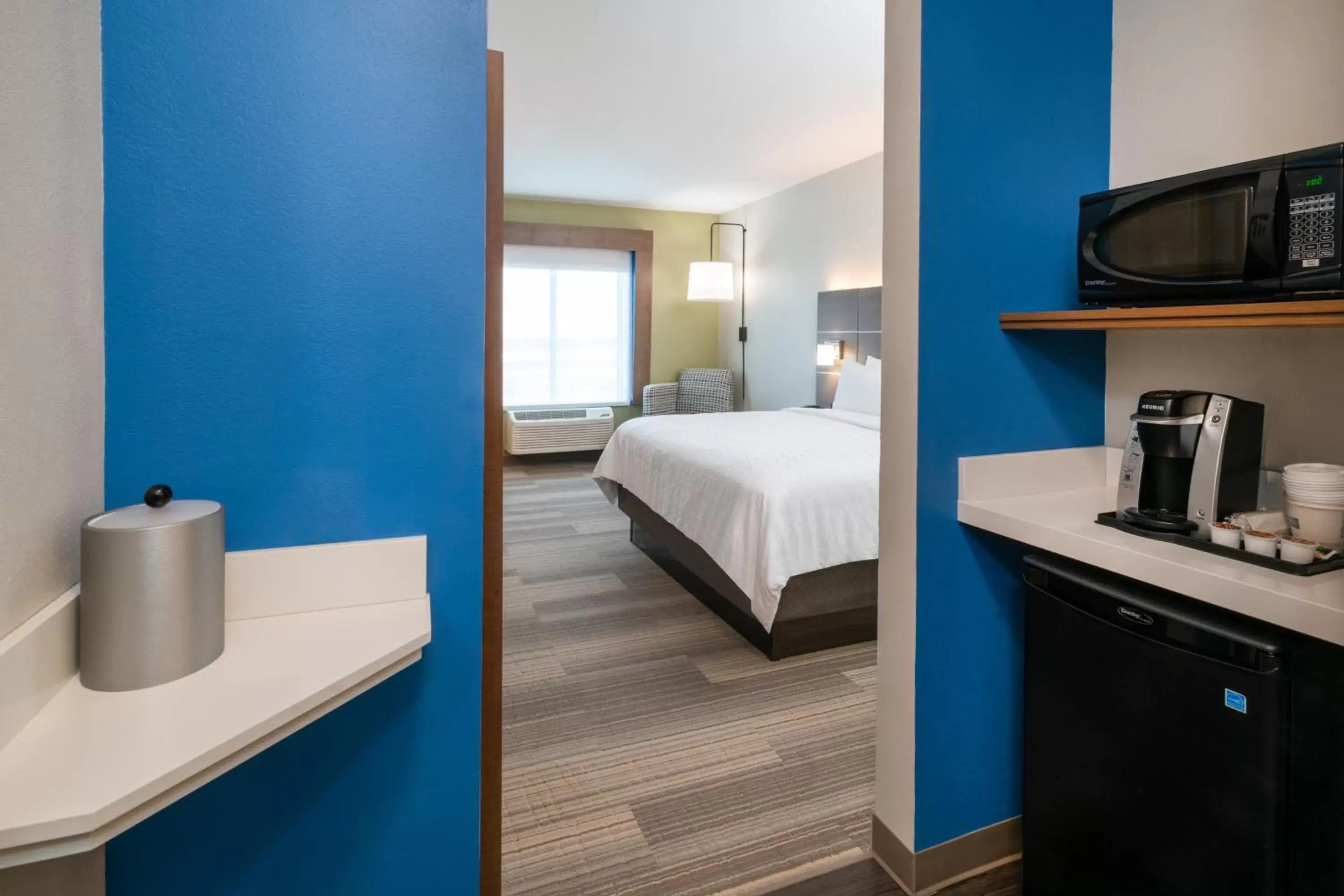 Bed in Holiday Inn Express & Suites - St Peters, an IHG Hotel