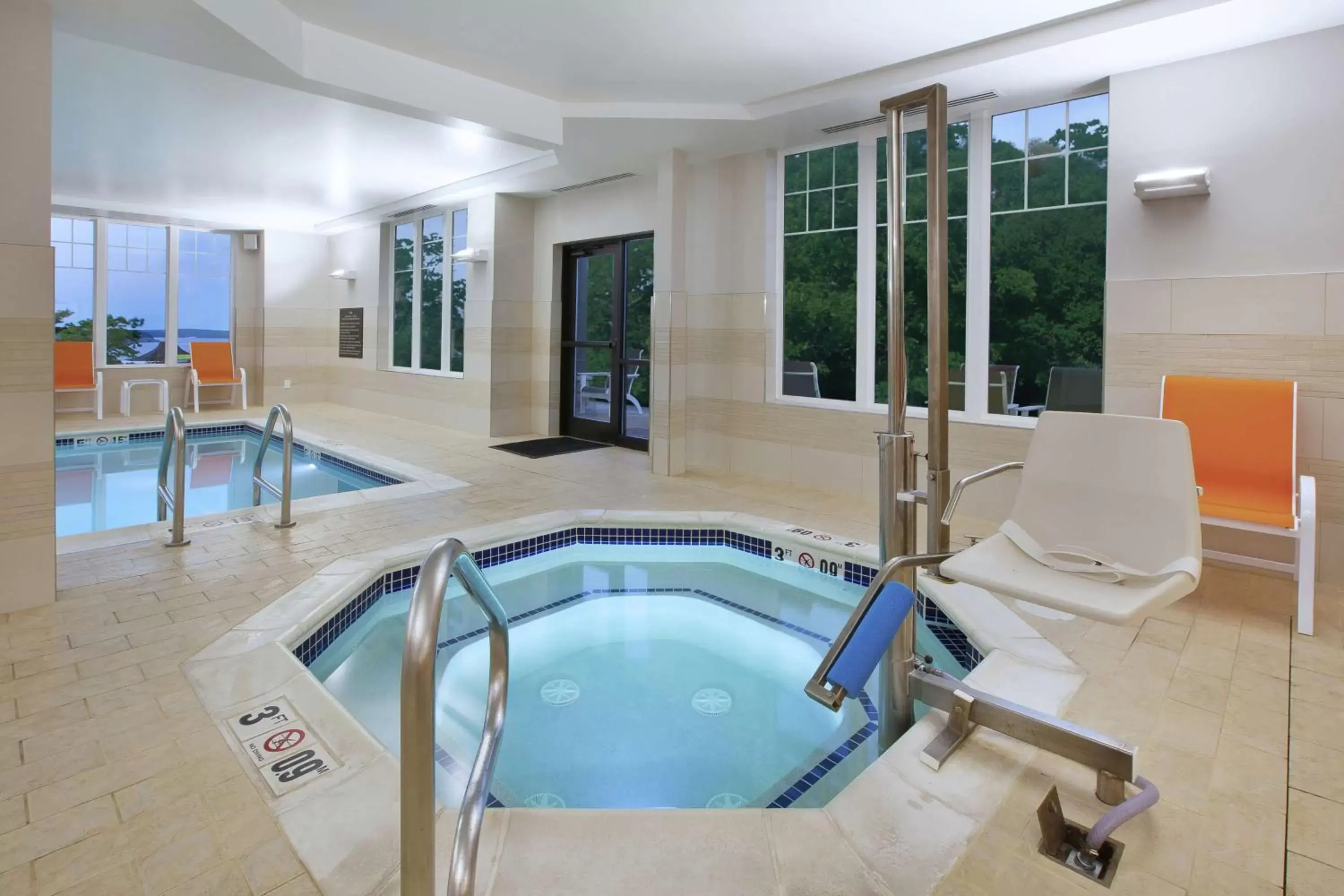 Hot Tub, Swimming Pool in Hampton Inn By Hilton Bar Harbor
