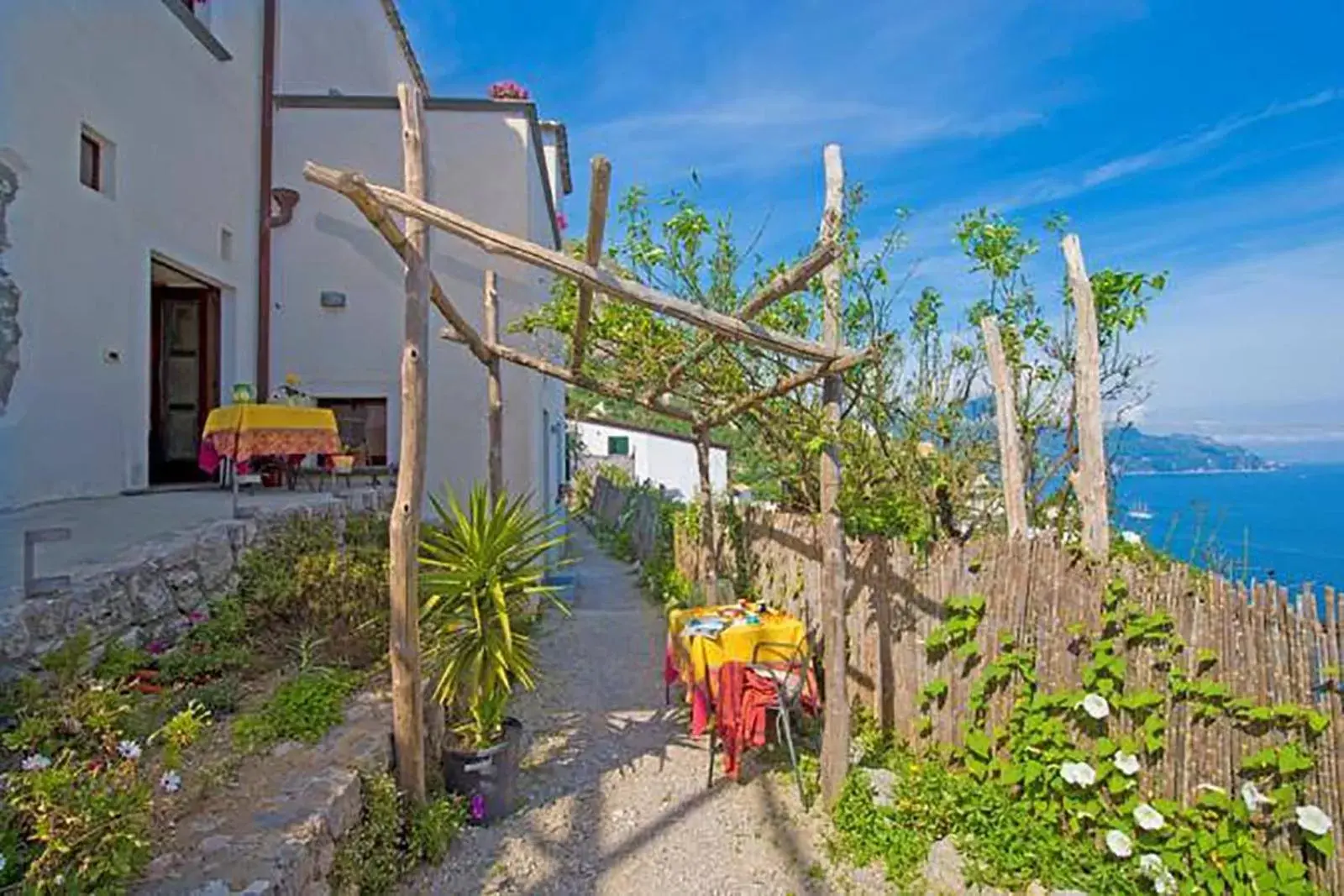 Property building in L'Antico Borgo Dei Limoni