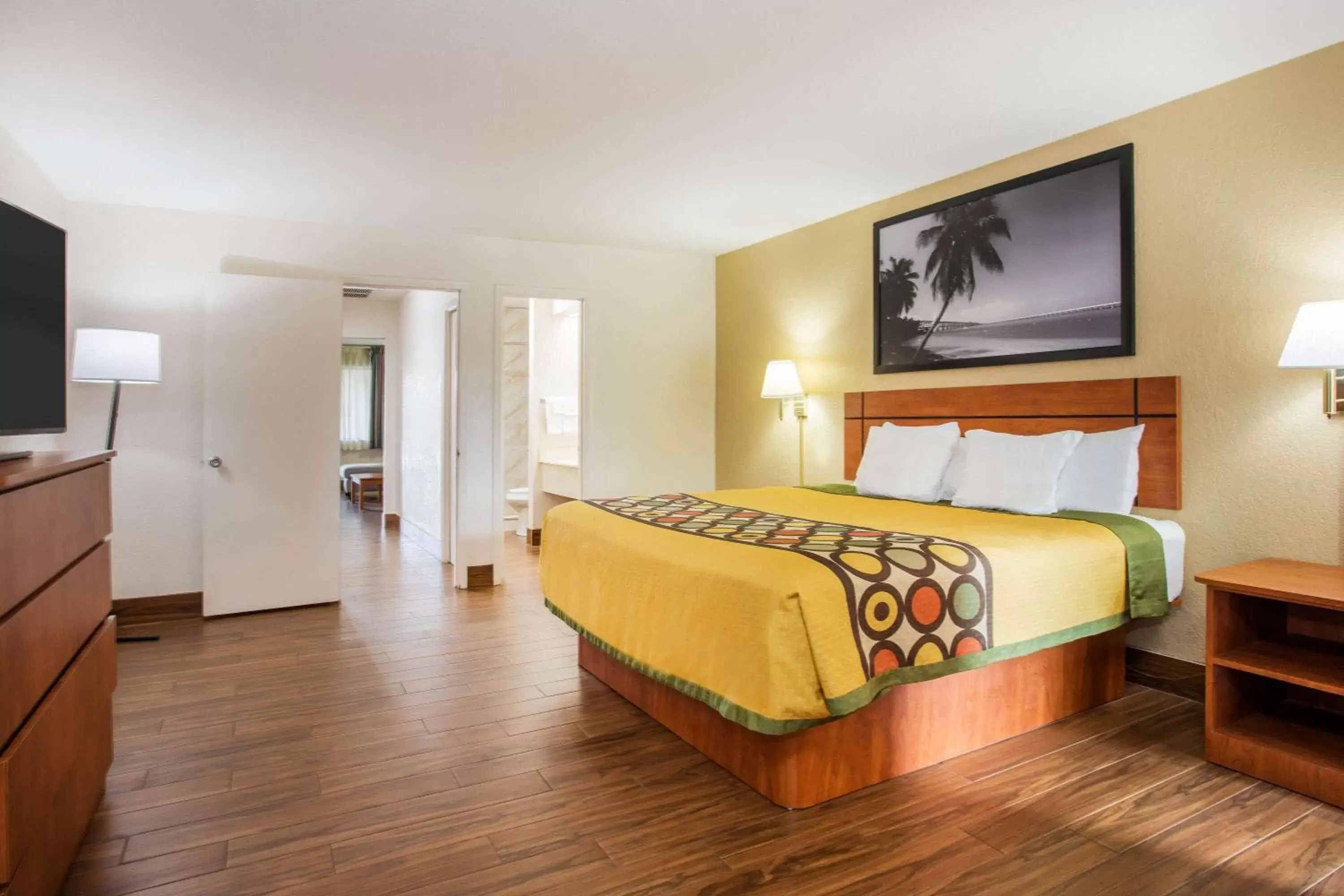Photo of the whole room, Bed in Super 8 by Wyndham North Palm Beach