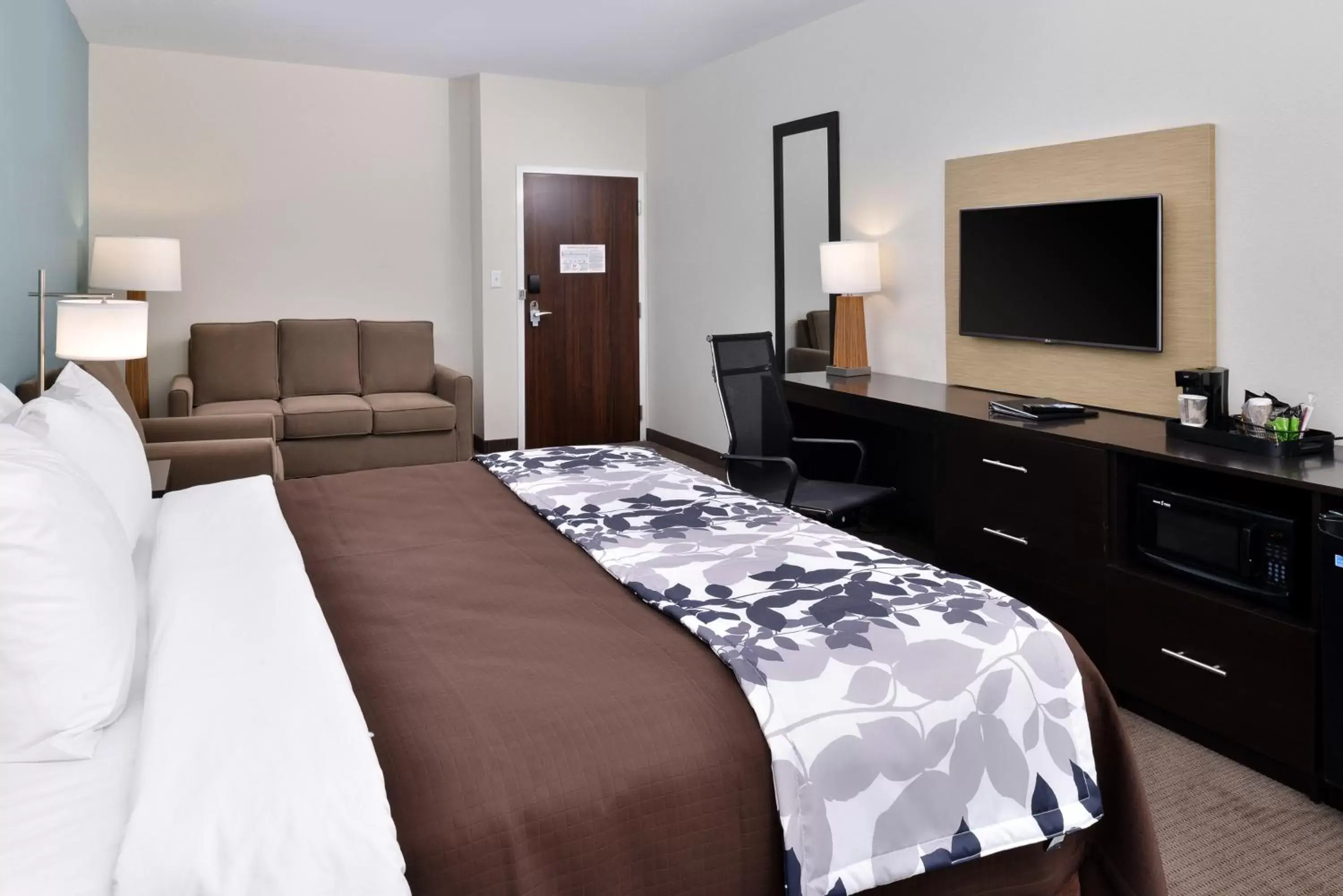 TV and multimedia, Bed in Sleep Inn & Suites