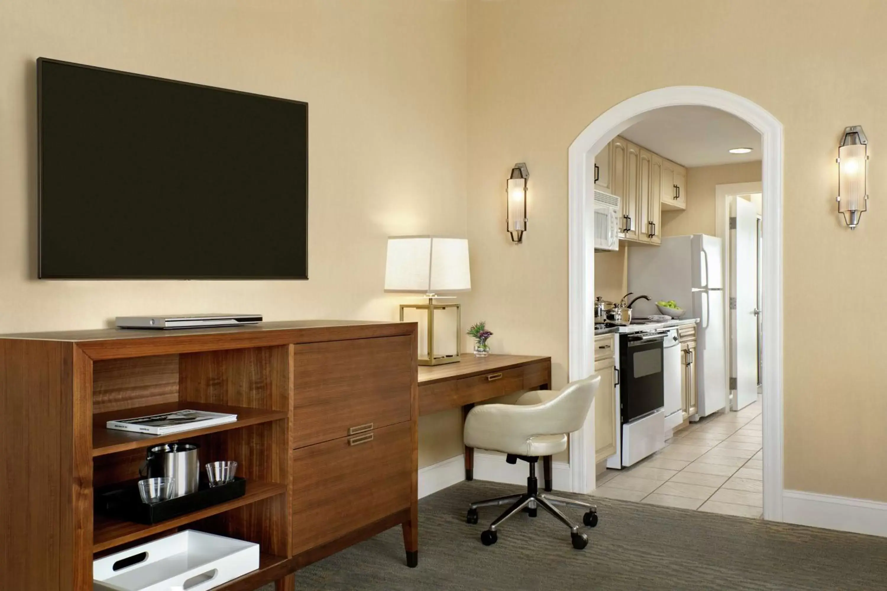 Bedroom, TV/Entertainment Center in Hilton Suites Ocean City Oceanfront