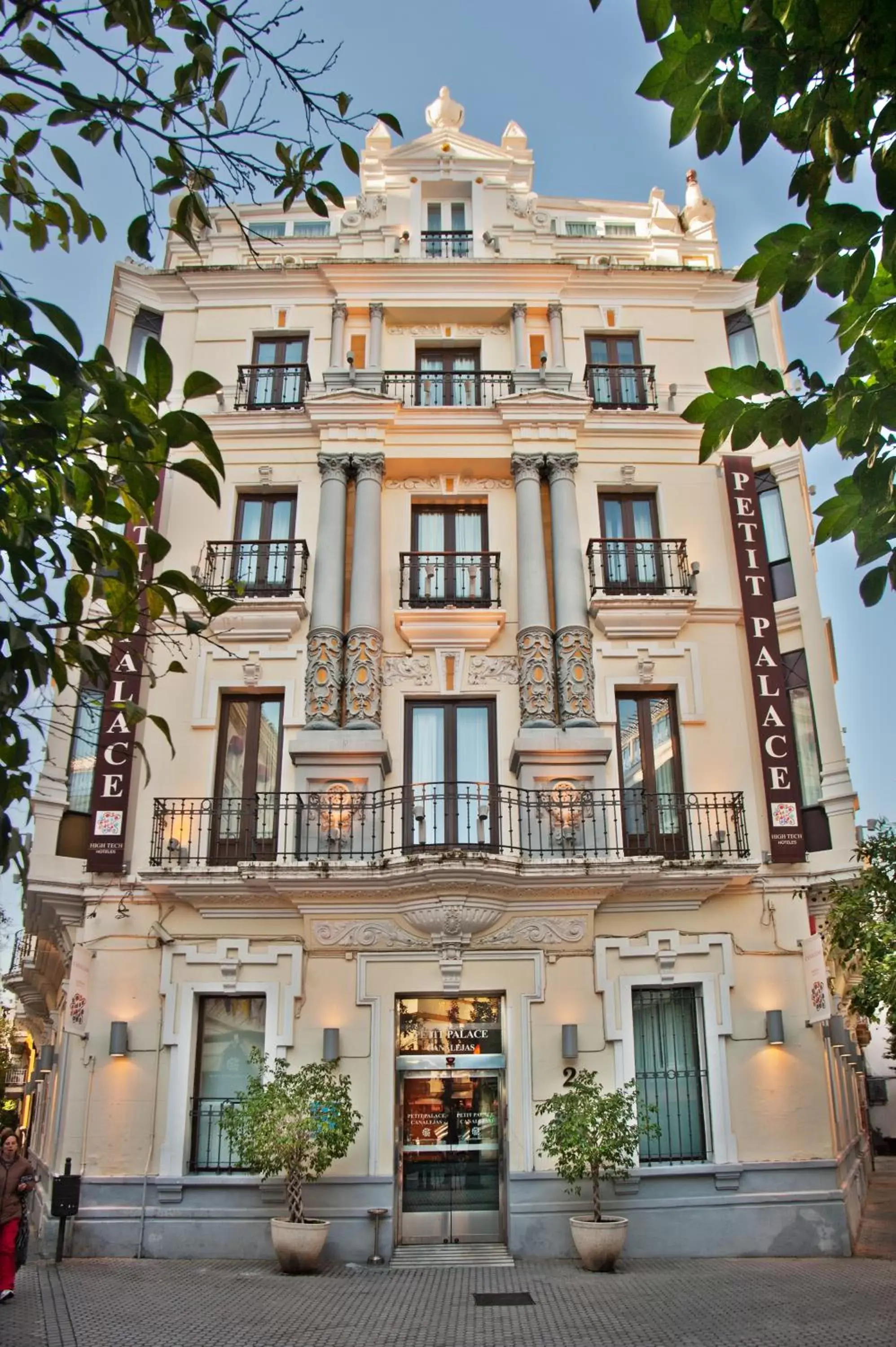 Property Building in Petit Palace Canalejas Sevilla