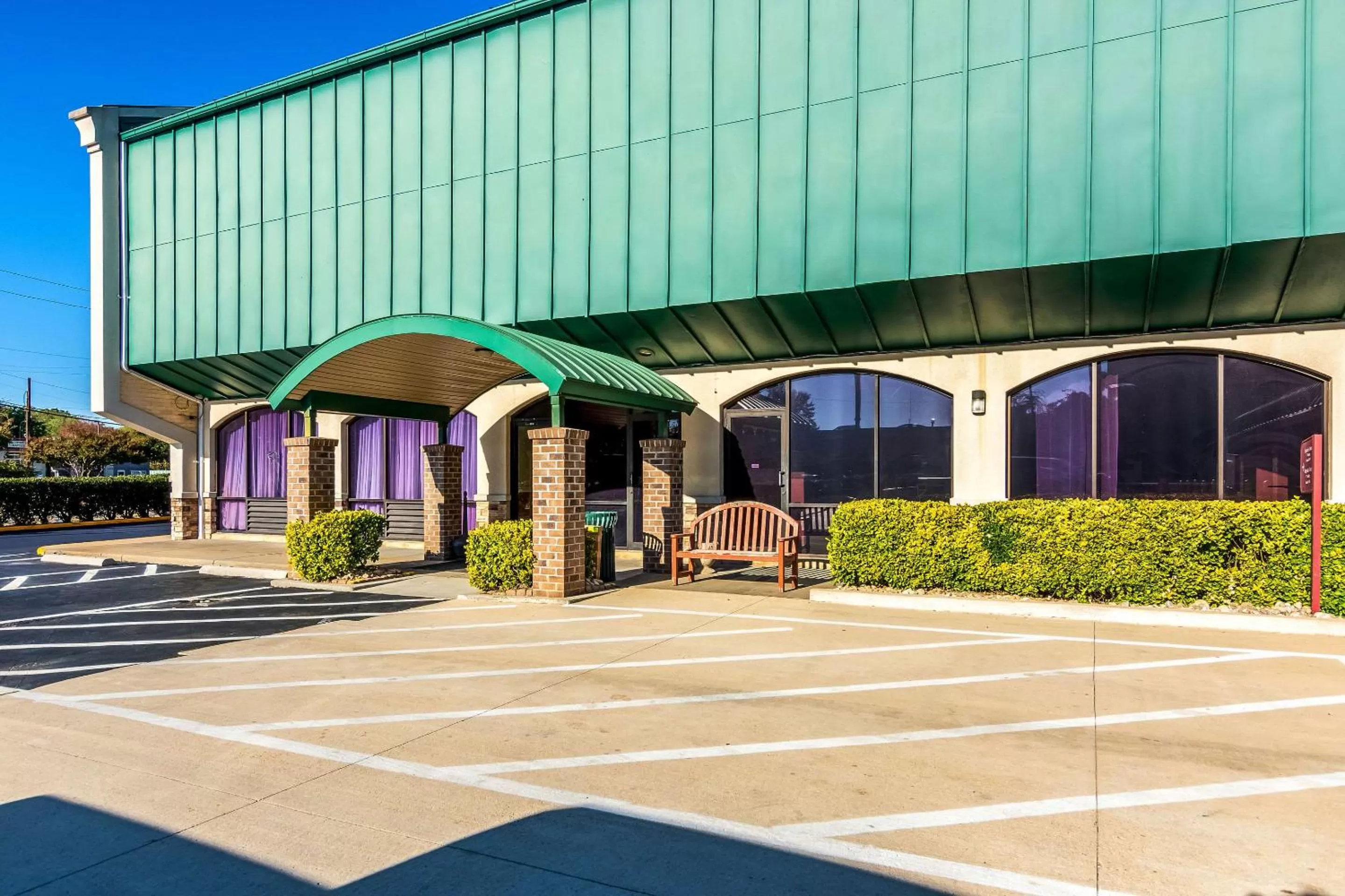 Property building in Quality Inn Central