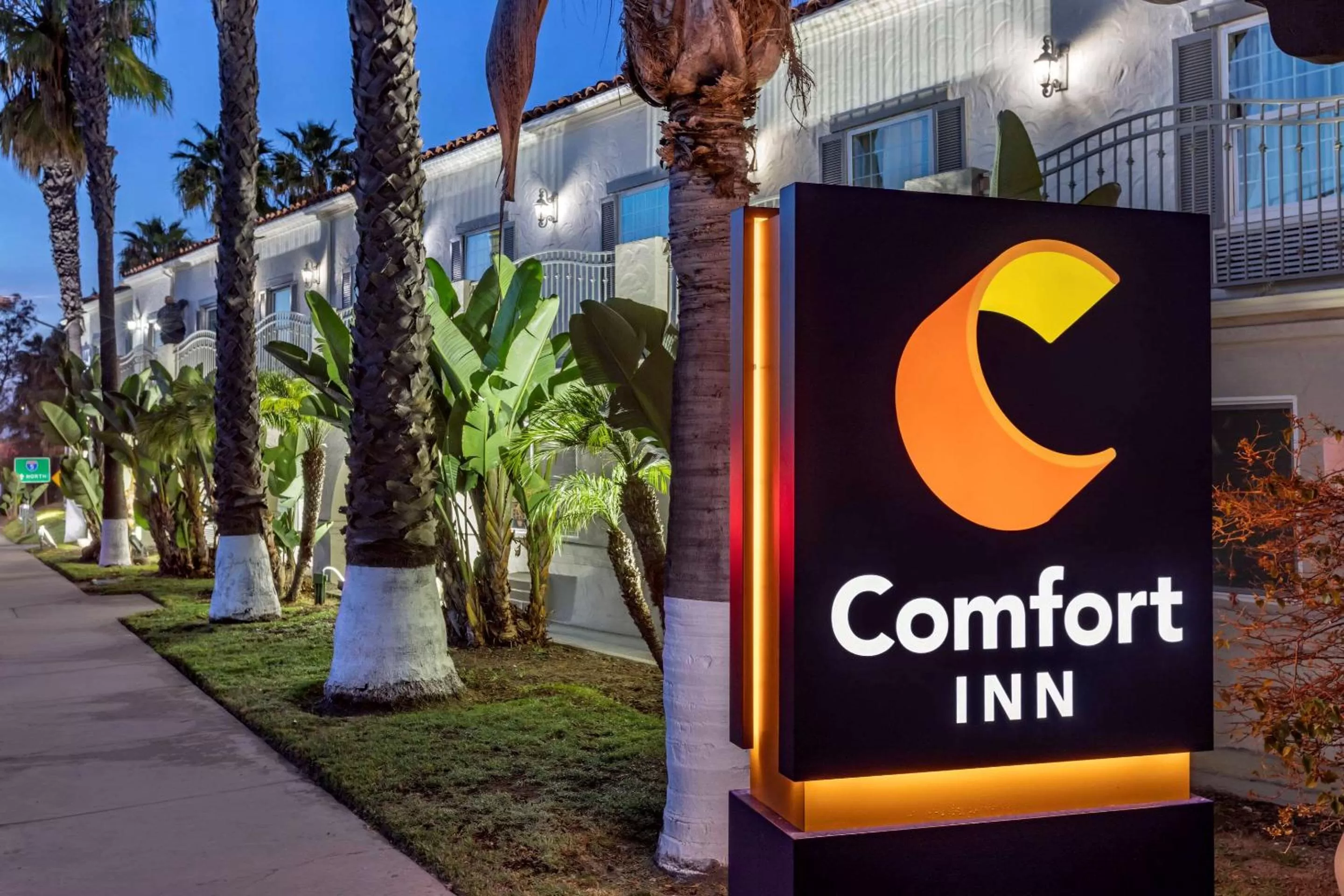 Property building in Comfort Inn San Diego Old Town