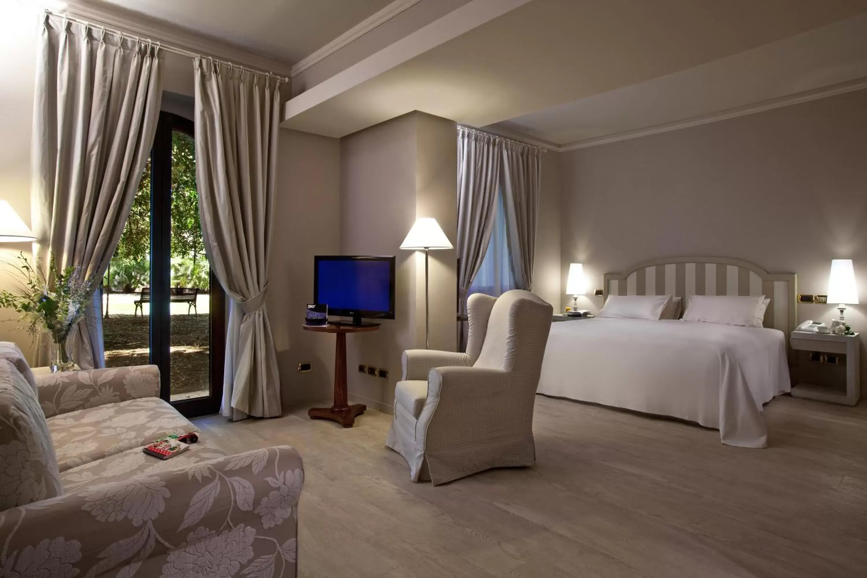 Photo of the whole room, Bed in Grand Hotel Baia Verde