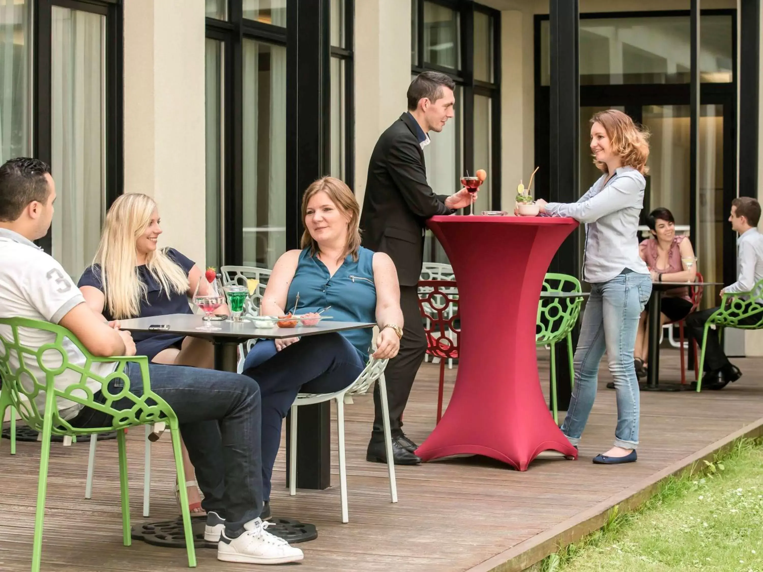 Lounge or bar in Mercure Amiens Cathédrale