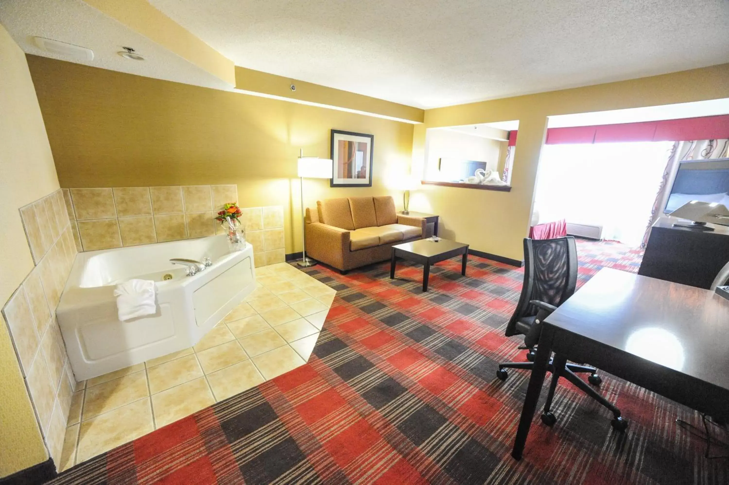 Photo of the whole room in Holiday Inn Express Hotel & Suites Bowling Green, an IHG Hotel