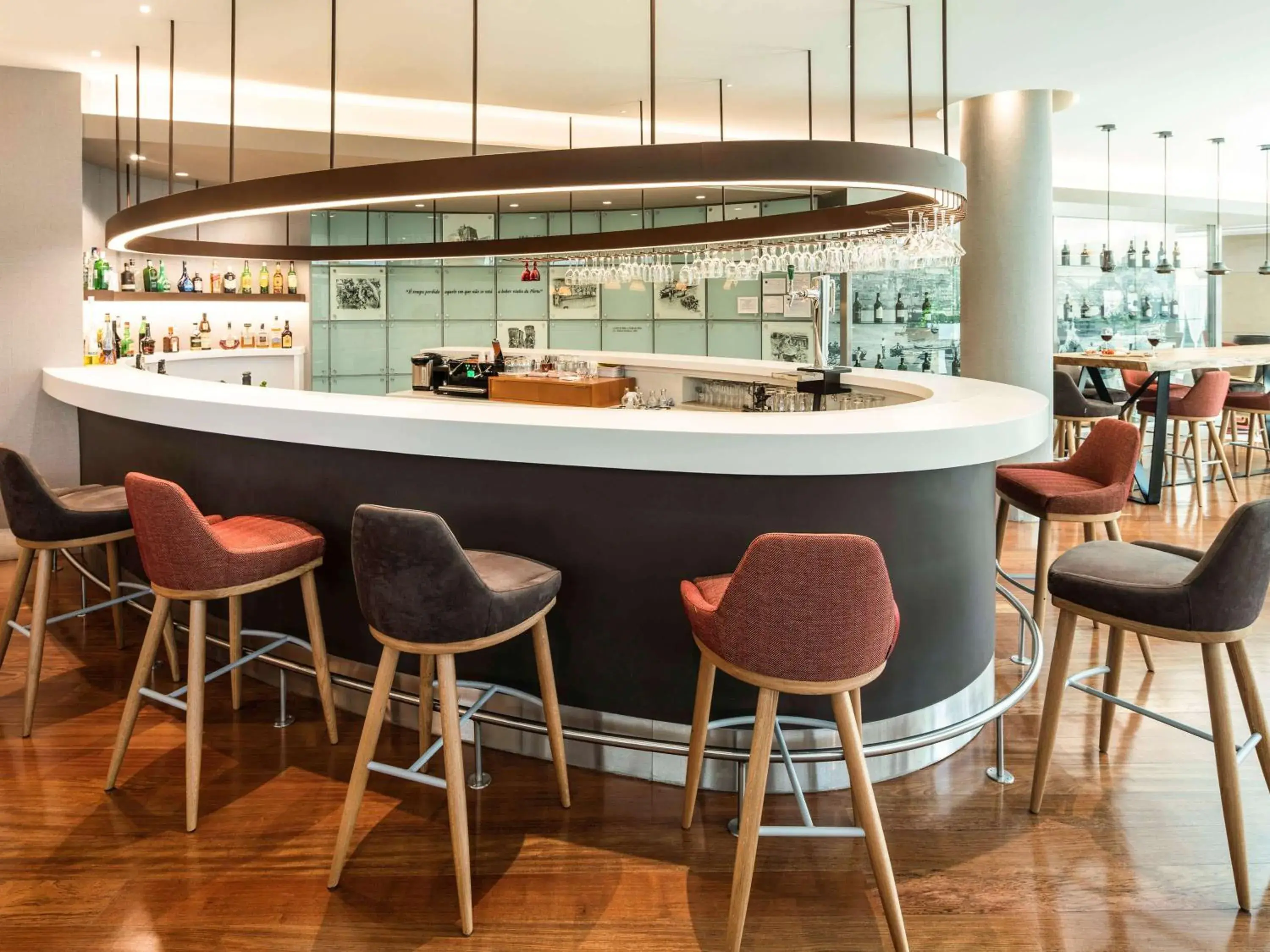 Lounge or bar, Lounge/Bar in Hotel Mercure Porto Gaia