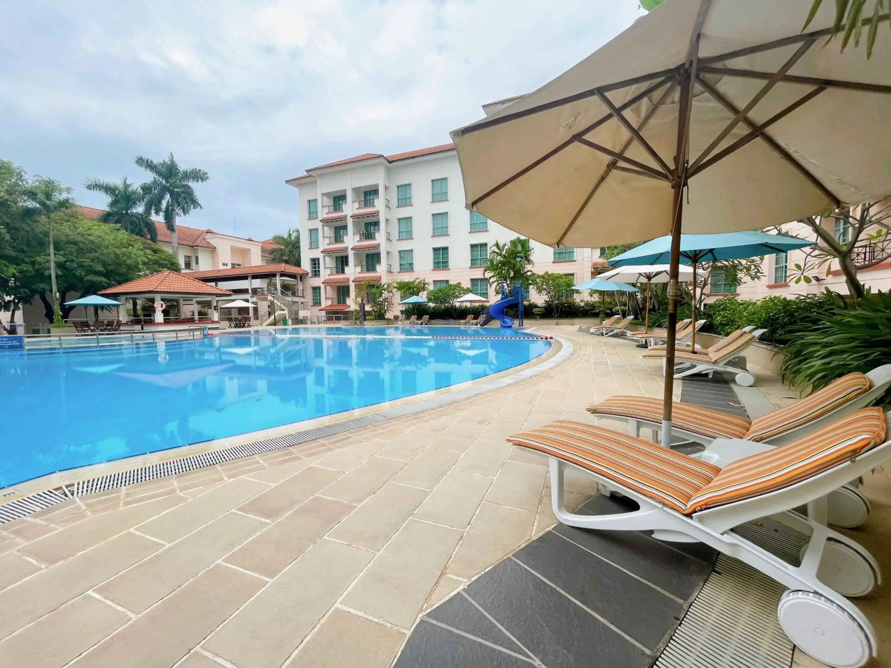 Swimming Pool in Diamond Westlake Suites