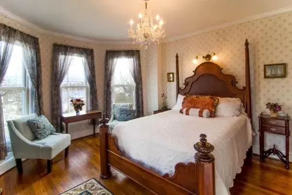 Bed in Solomons Victorian Inn