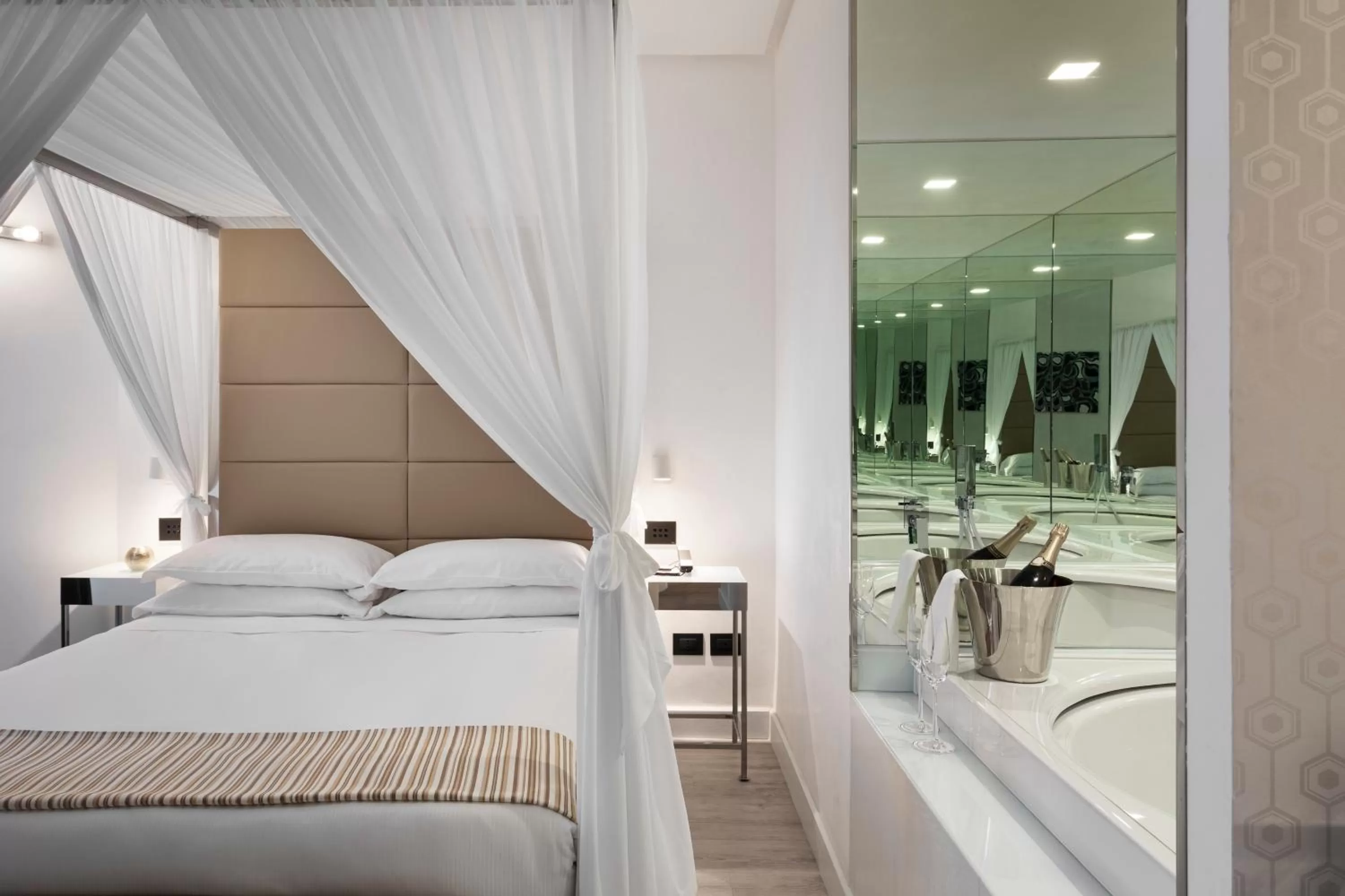 Bedroom, Bed in LHP Napoli Palace & SPA