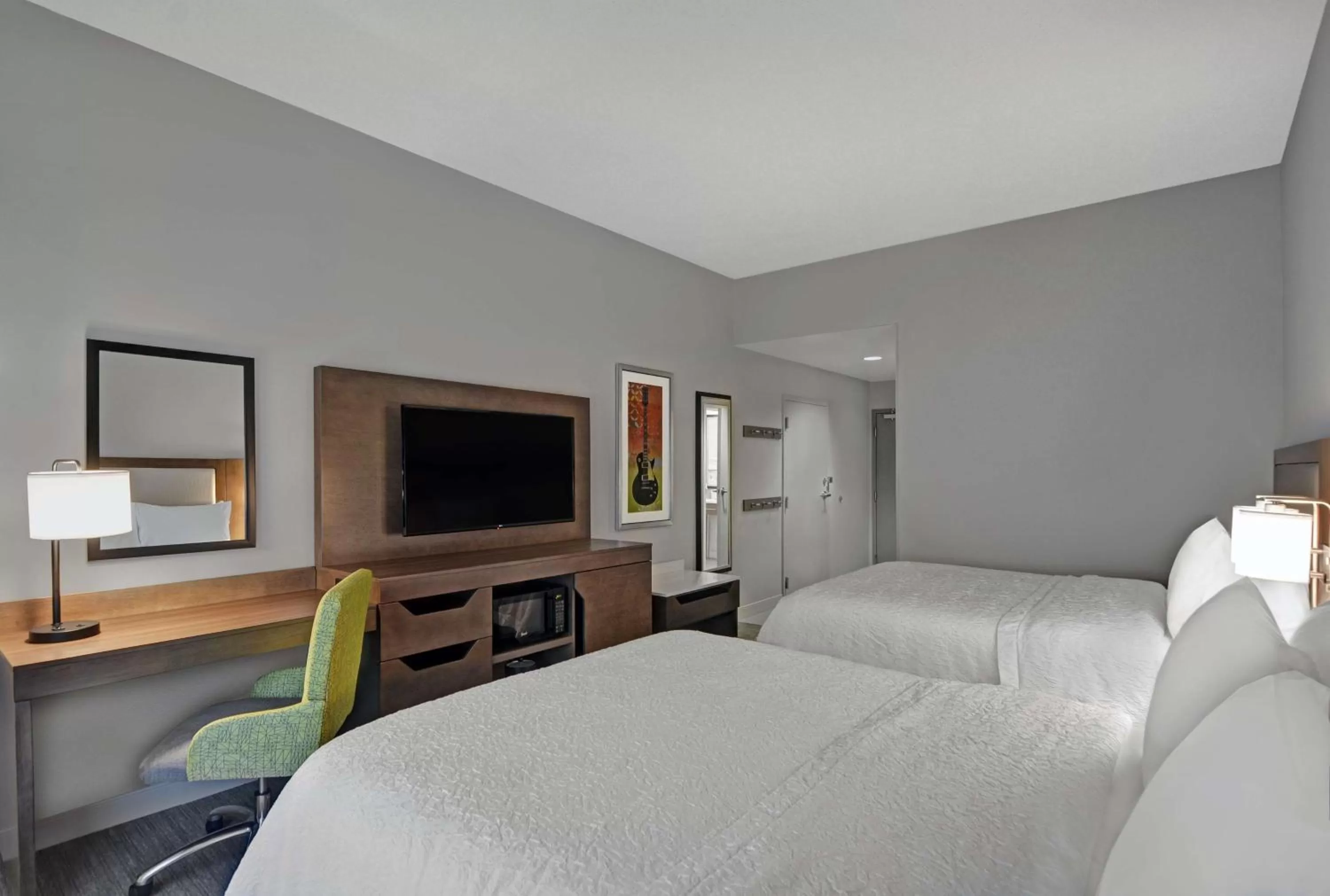 Bed in Hampton Inn Gallatin