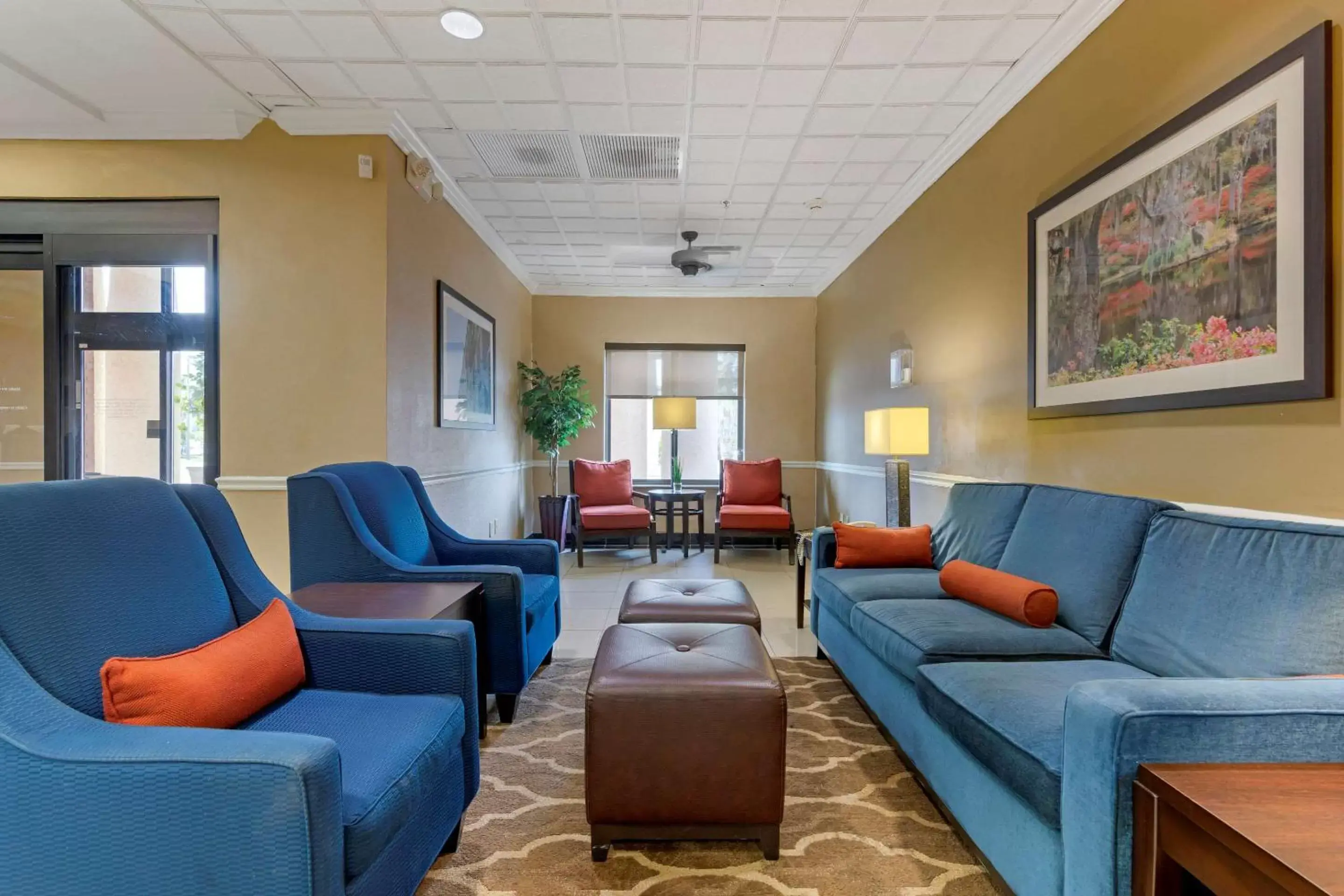 Lobby or reception, Seating Area in Comfort Suites Savannah North