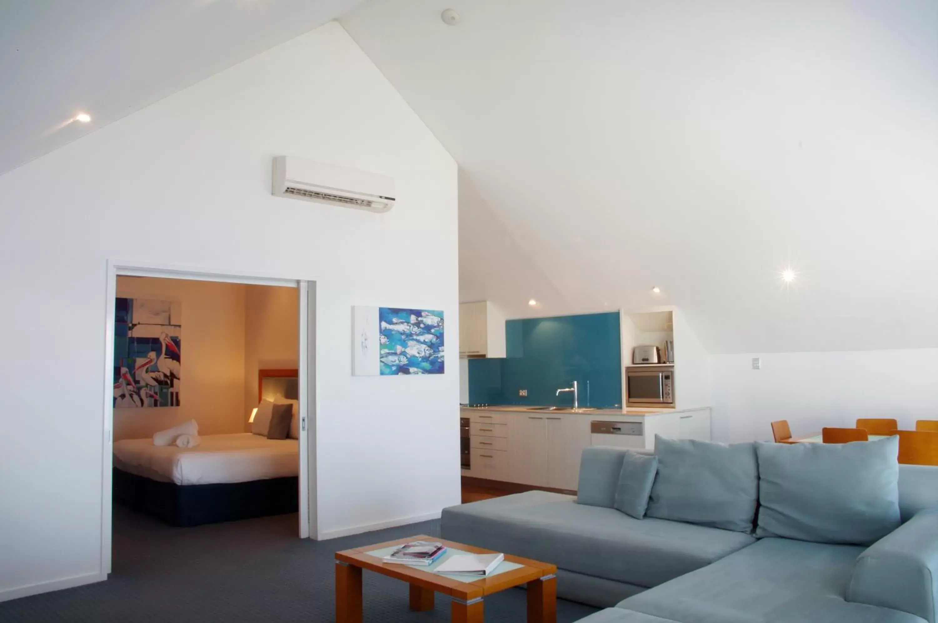 Photo of the whole room, Seating Area in Seashells Mandurah