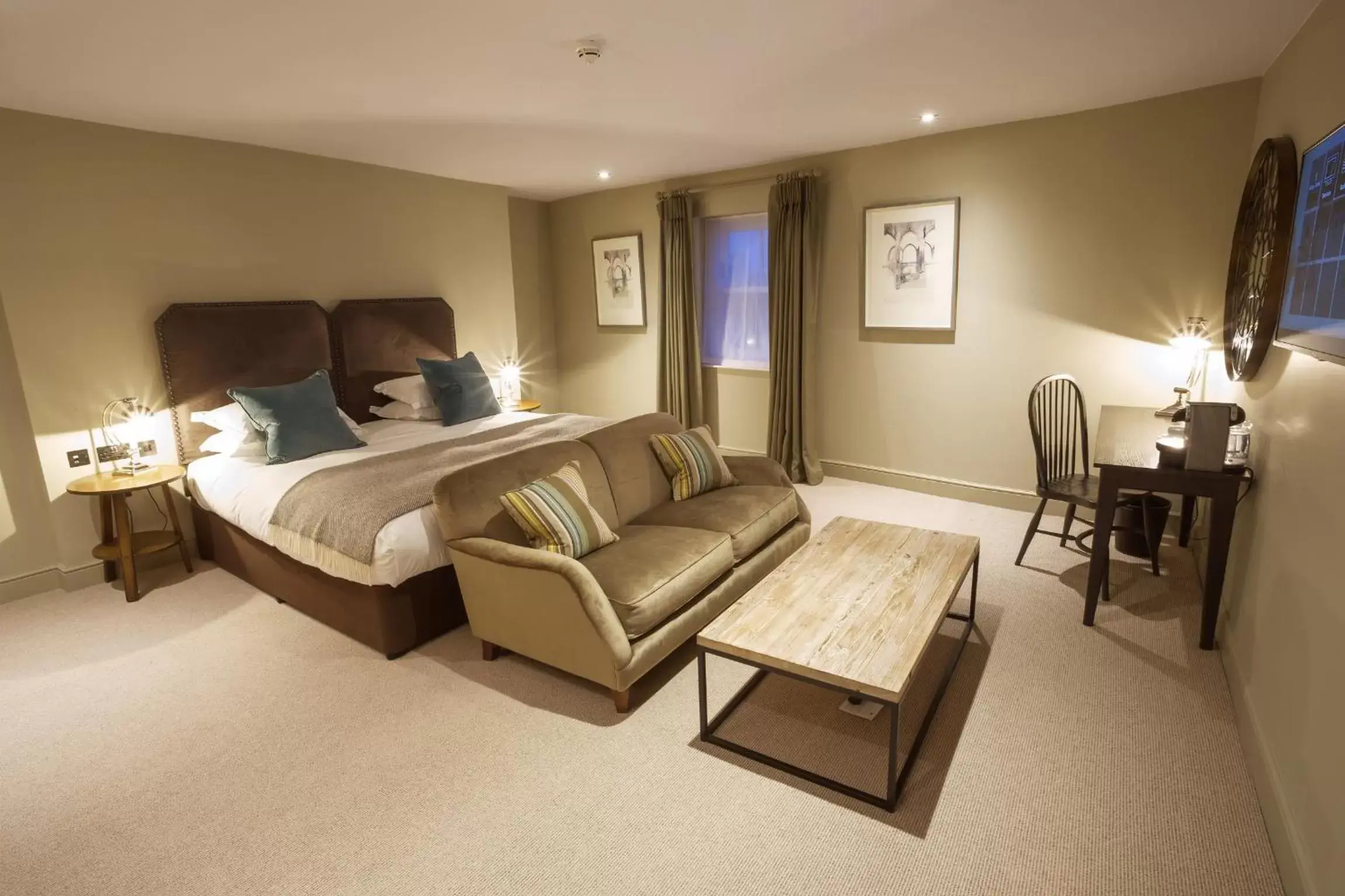 Photo of the whole room, Bed in Kings Head Hotel Photo of the whole room, Bed in Kings Head Hotel