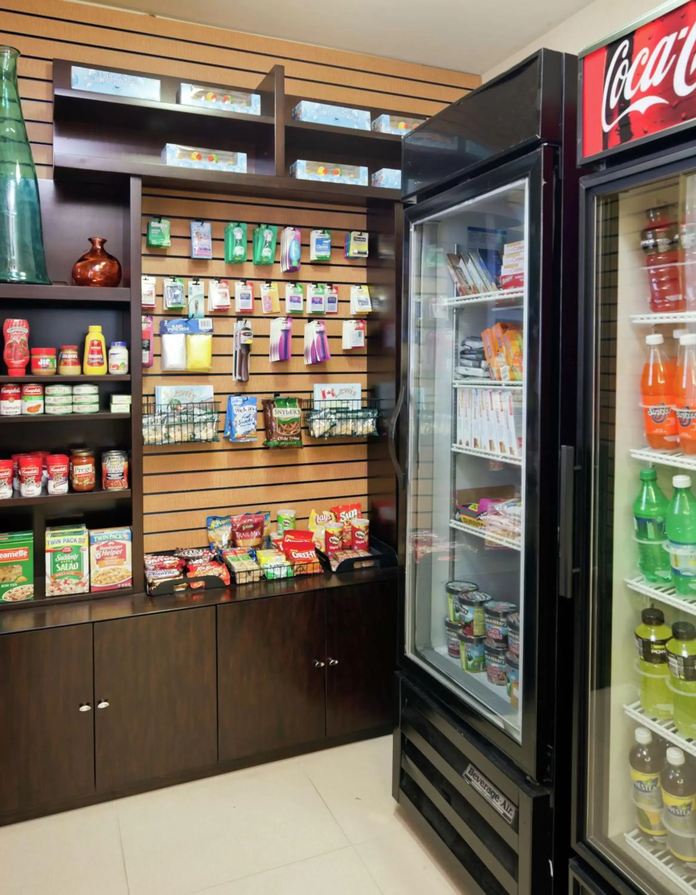 Dining area, Supermarket/Shops in Homewood Suites by Hilton Boston/Andover