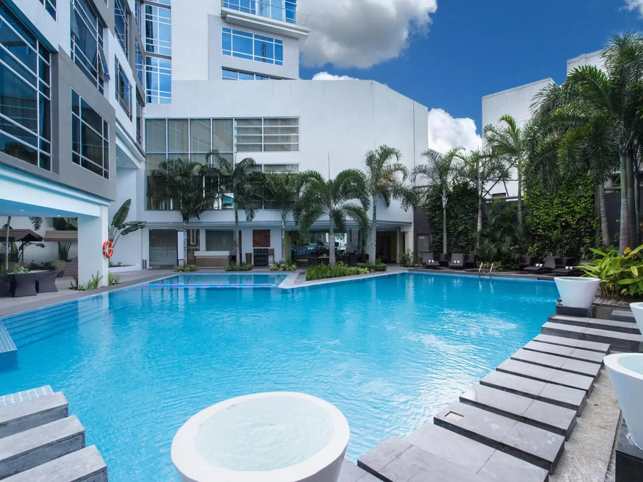 Swimming Pool in Greenleaf Hotel Gensan