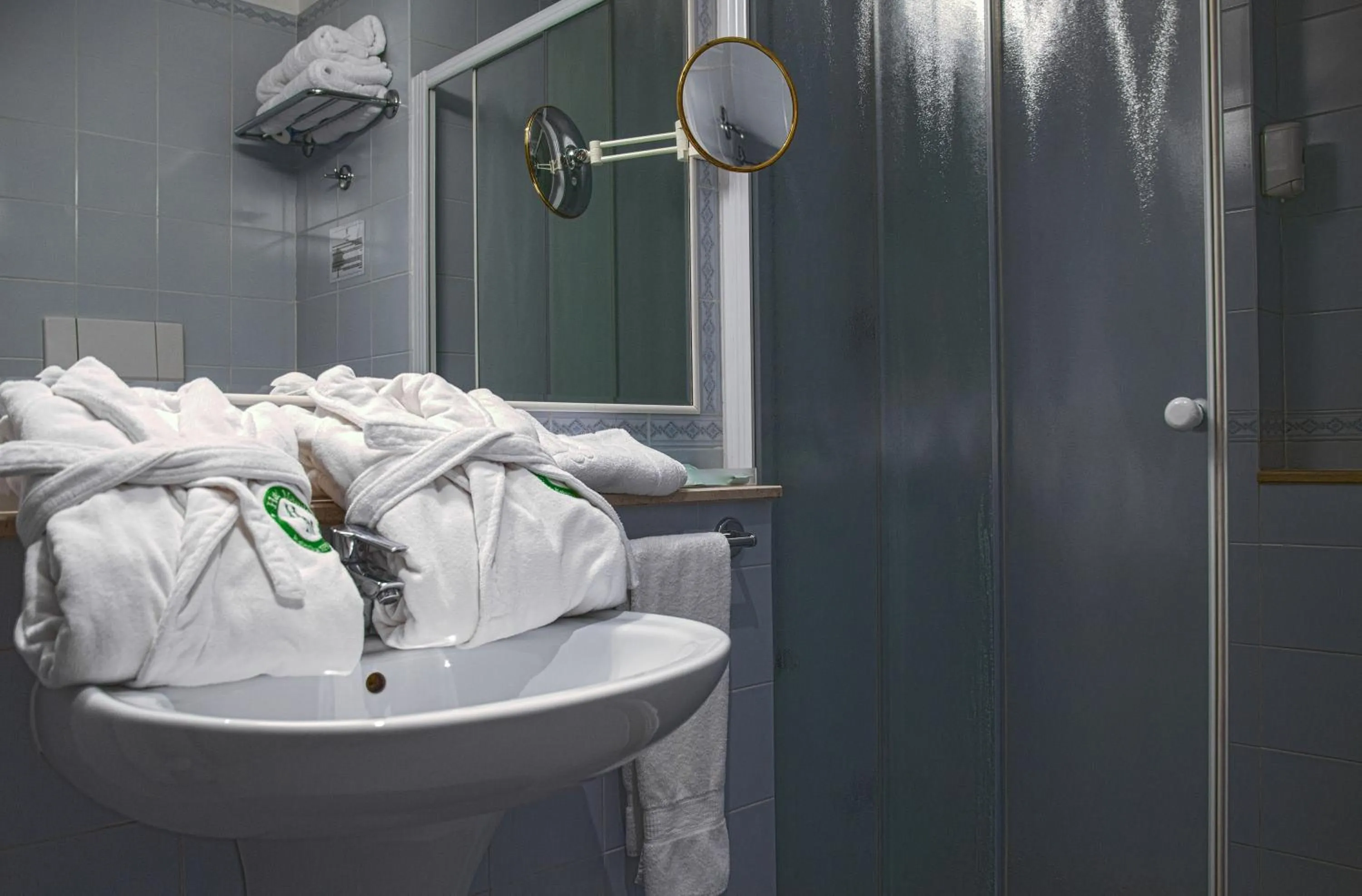 Shower in Hotel Mamiani & Relaxing Spa Urbino