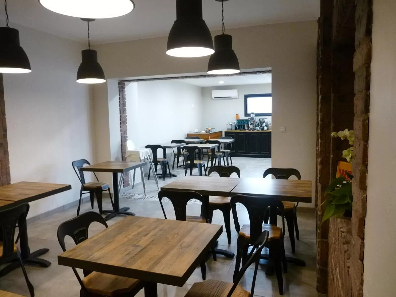 Dining area in L'Horloge Gourmande