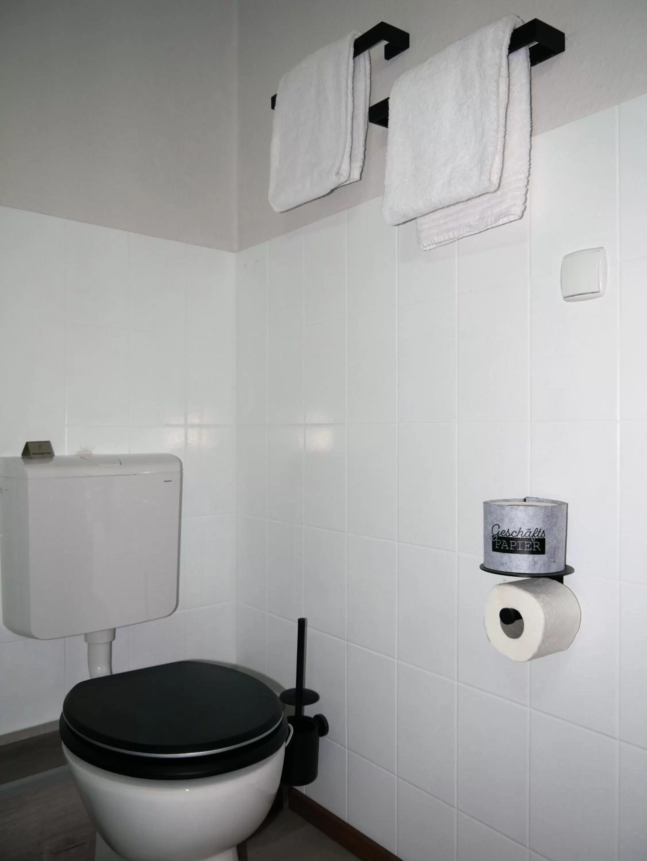 Bathroom in Hotel Seeblick am Sankelmarker See - Natur und Erholung