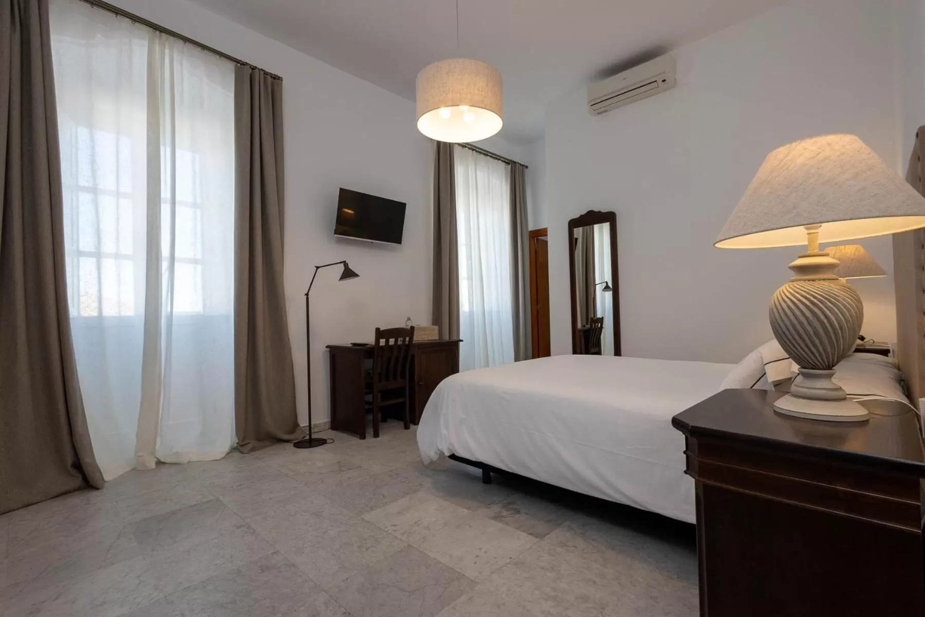 Bedroom, Bed in Hotel Tugasa Casa Palacio Medina Sidonia