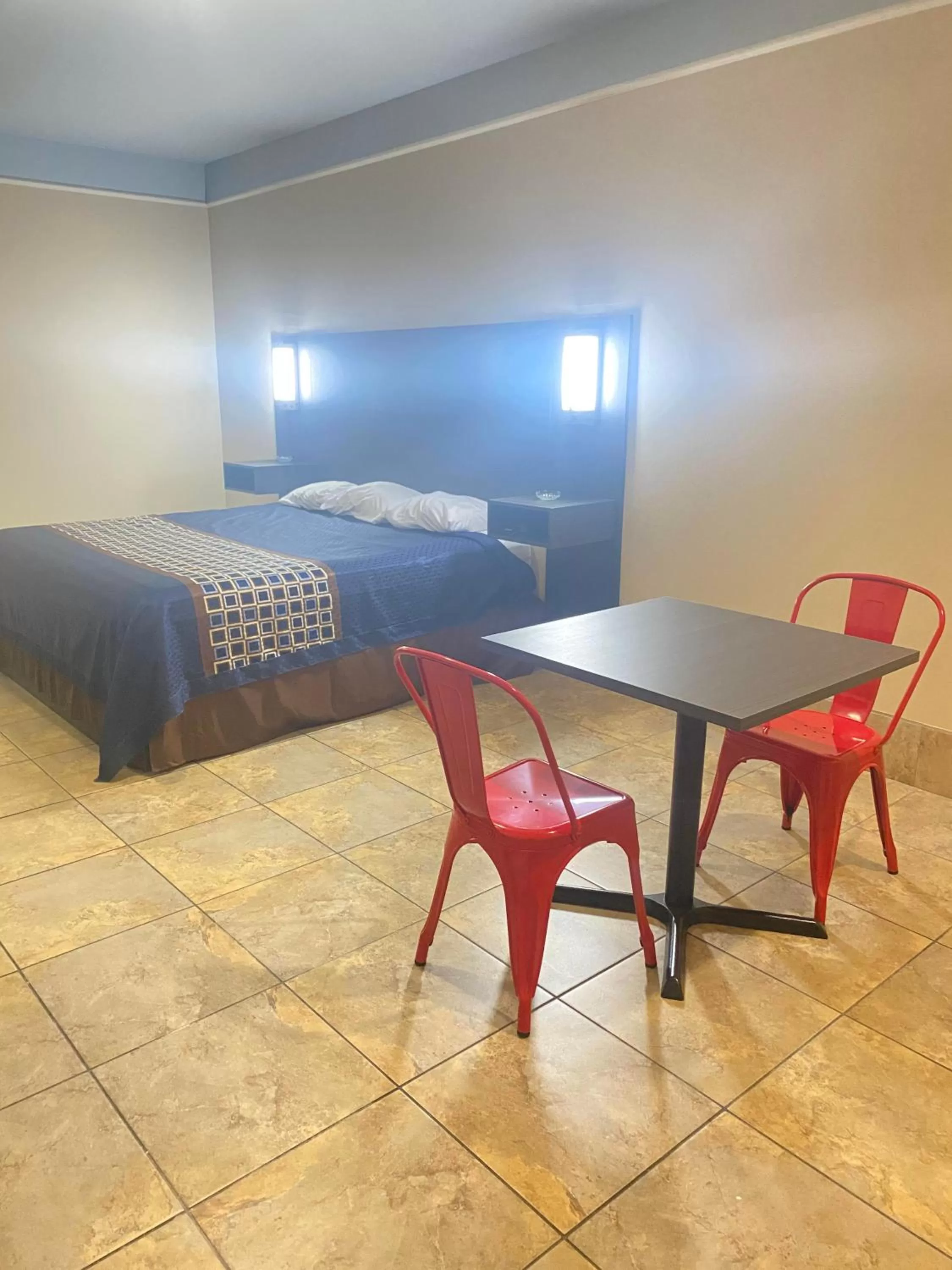Bed in Texas Inn & Suites McAllen at La Plaza Mall and Airport
