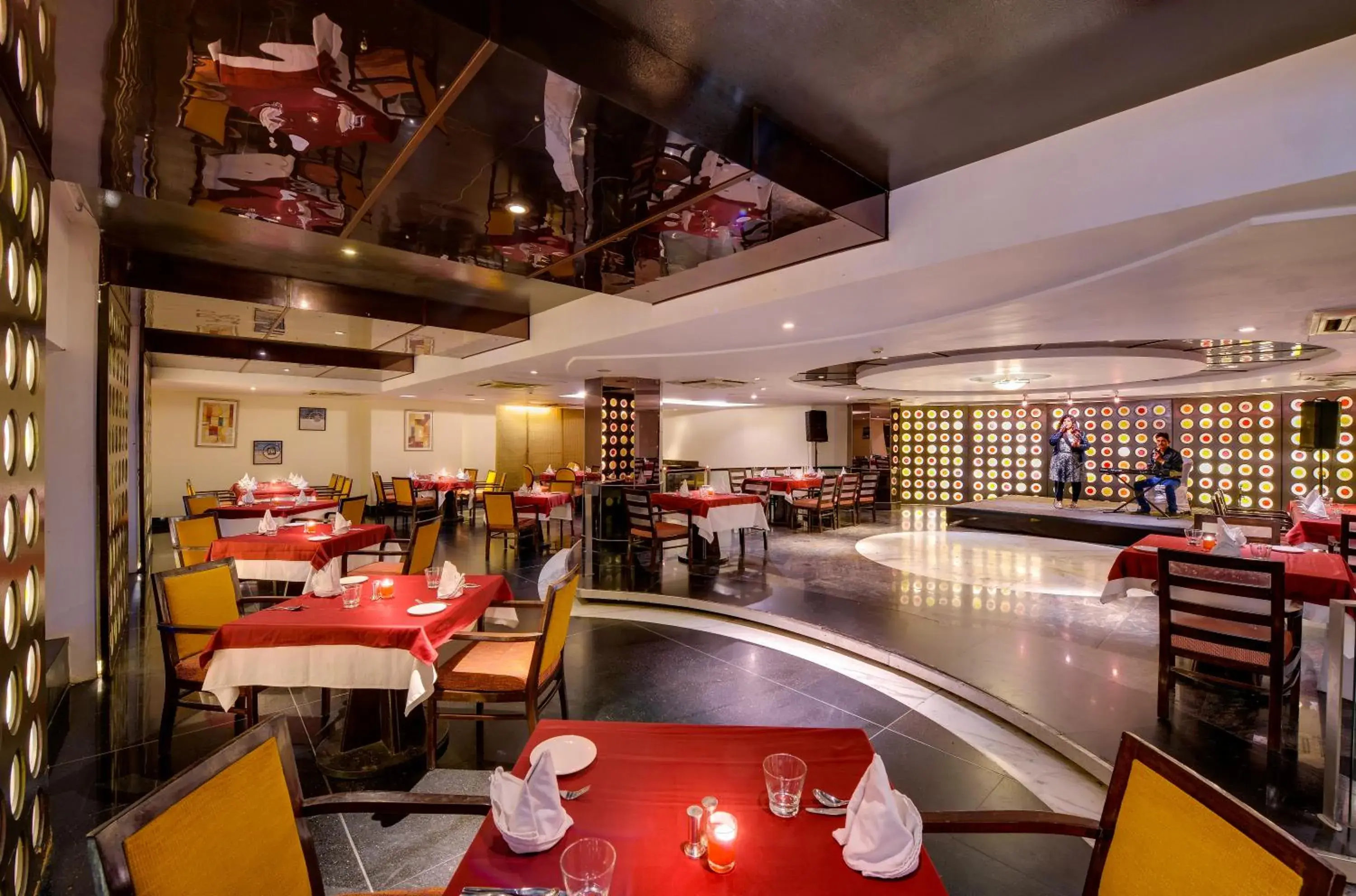 Lounge or bar in Pride Plaza Hotel, Ahmedabad Lounge or bar in Pride Plaza Hotel, Ahmedabad