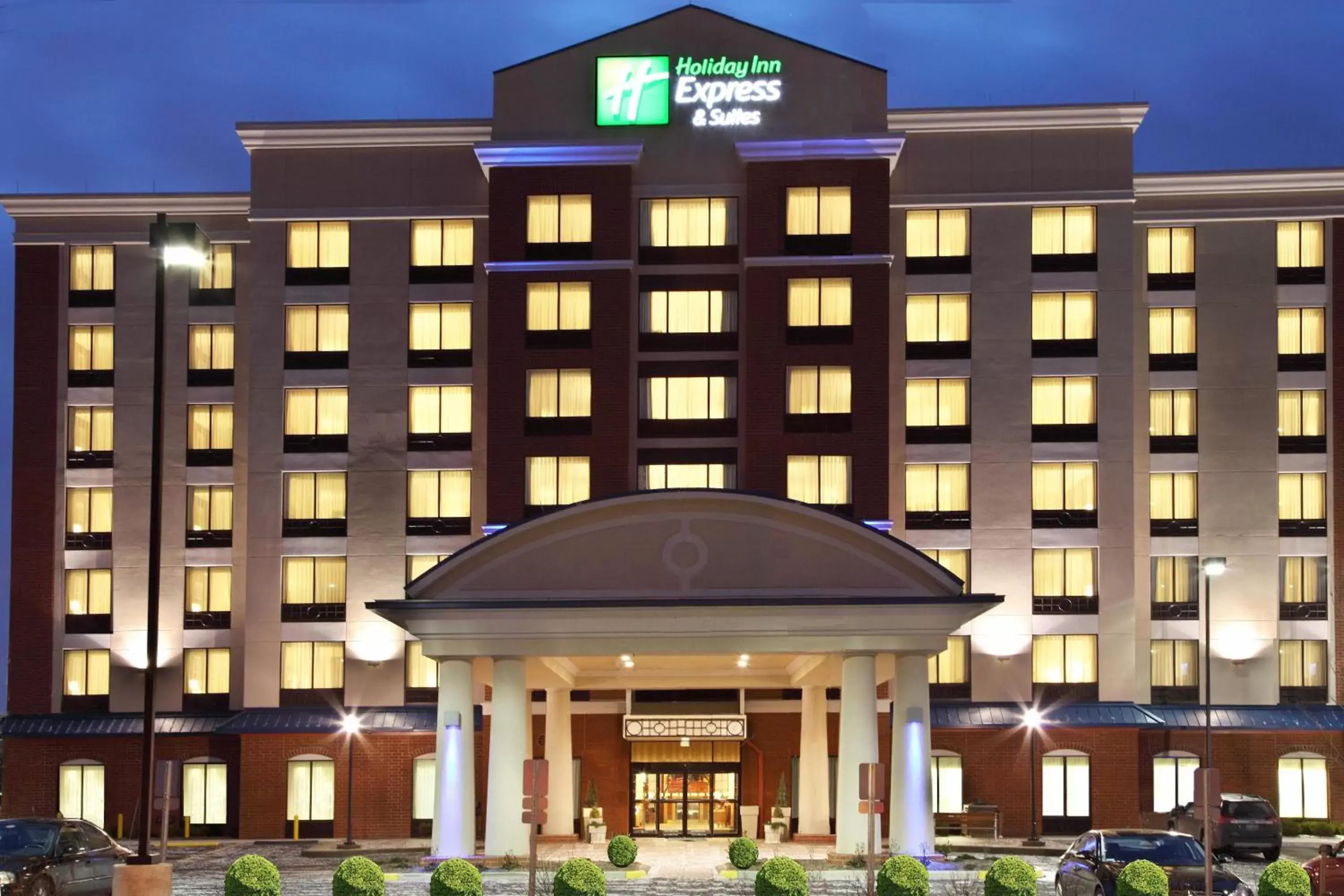 Property building in Holiday Inn Express Hotel & Suites Ohio State University- OSU Medical Center, an IHG Hotel