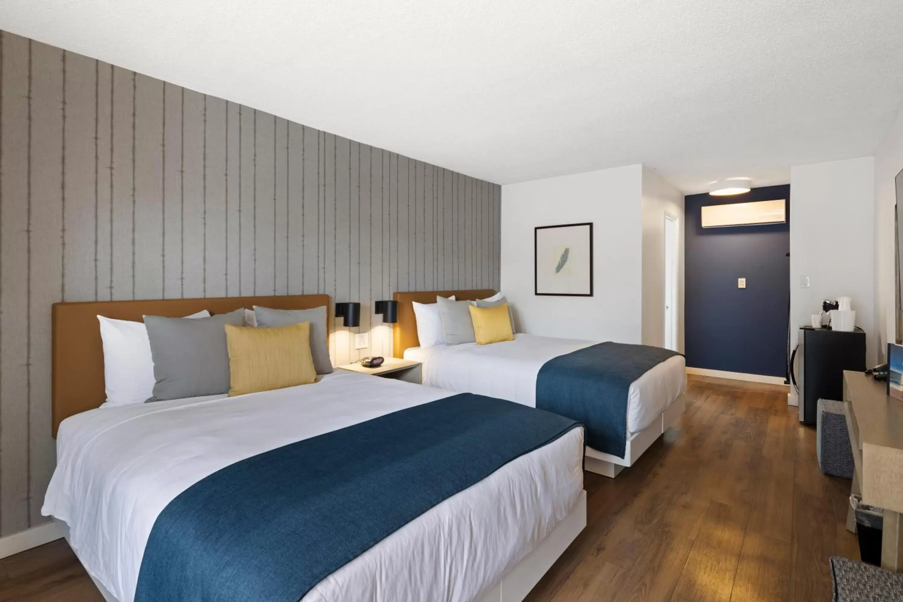 Bedroom, Bed in Sea Harbor Hotel - San Diego