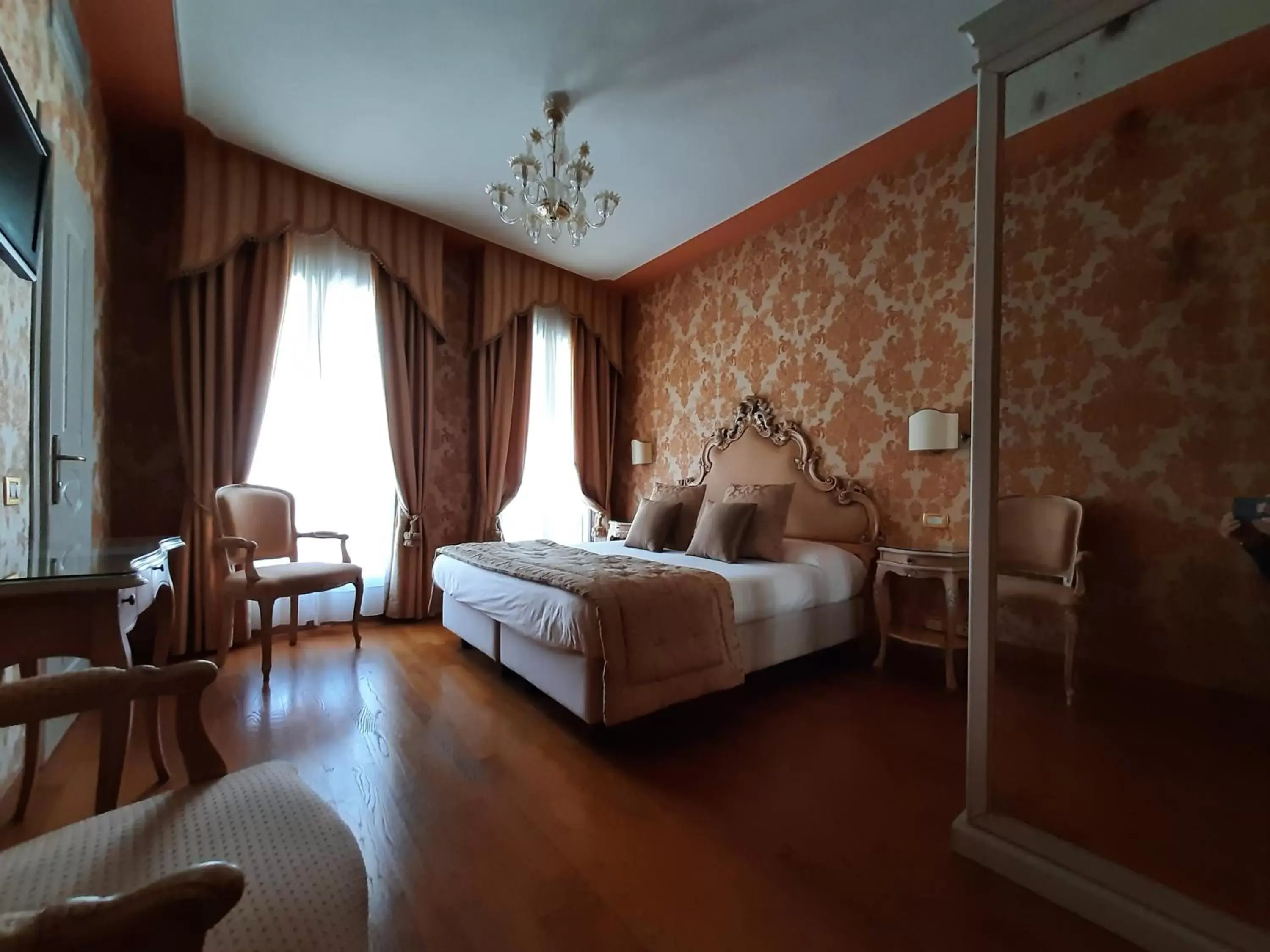 Bed in Murano Palace