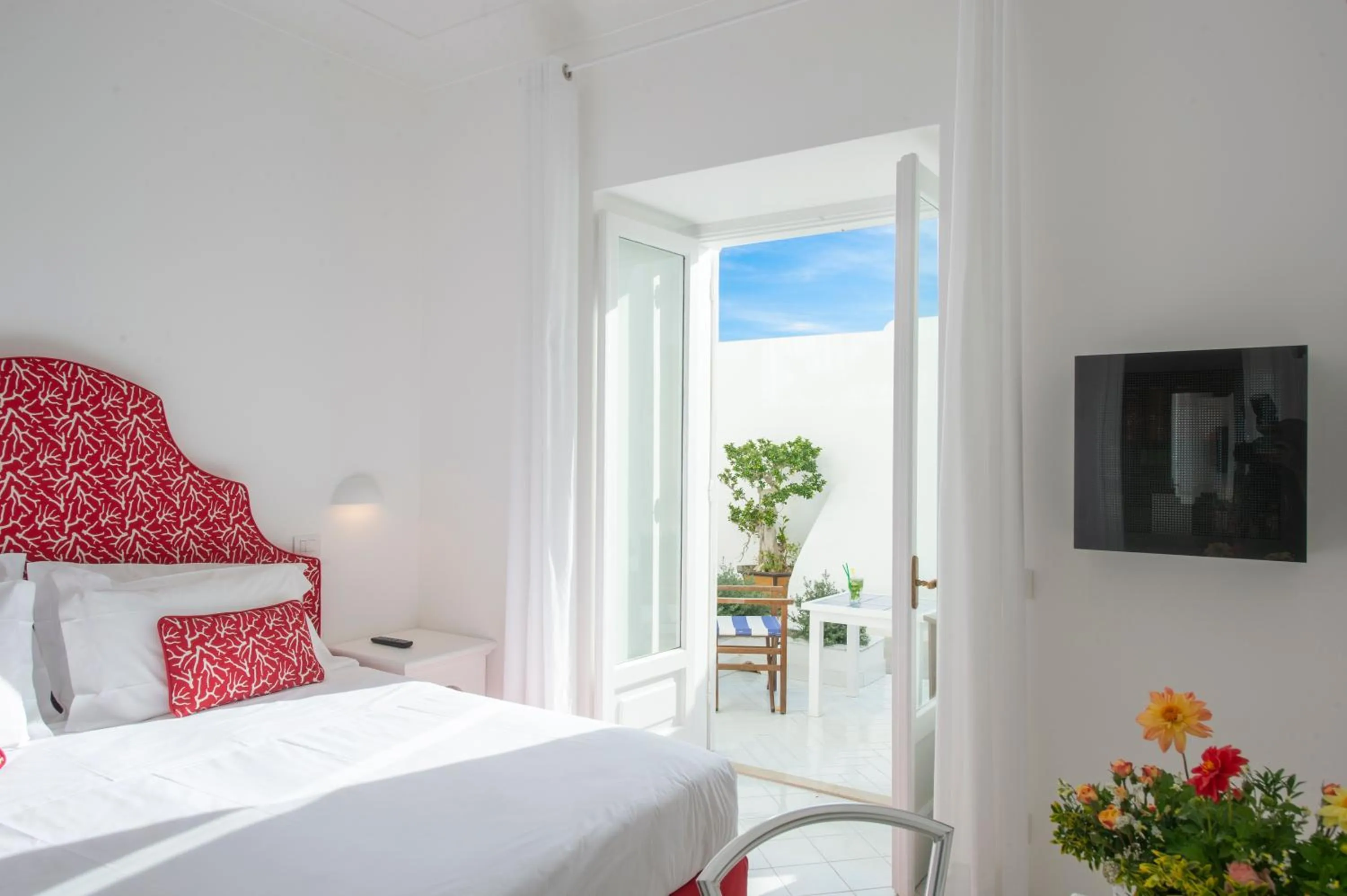 Decorative detail, Bed in Tramonto d'Oro