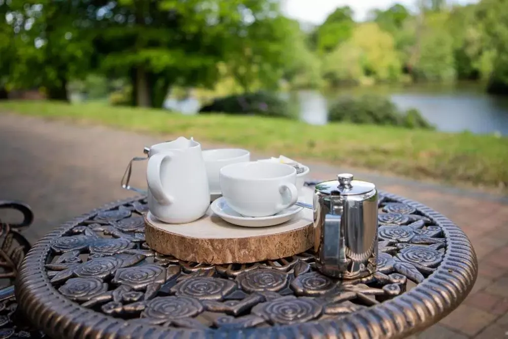 Coffee/tea facilities in Inn On The Lake