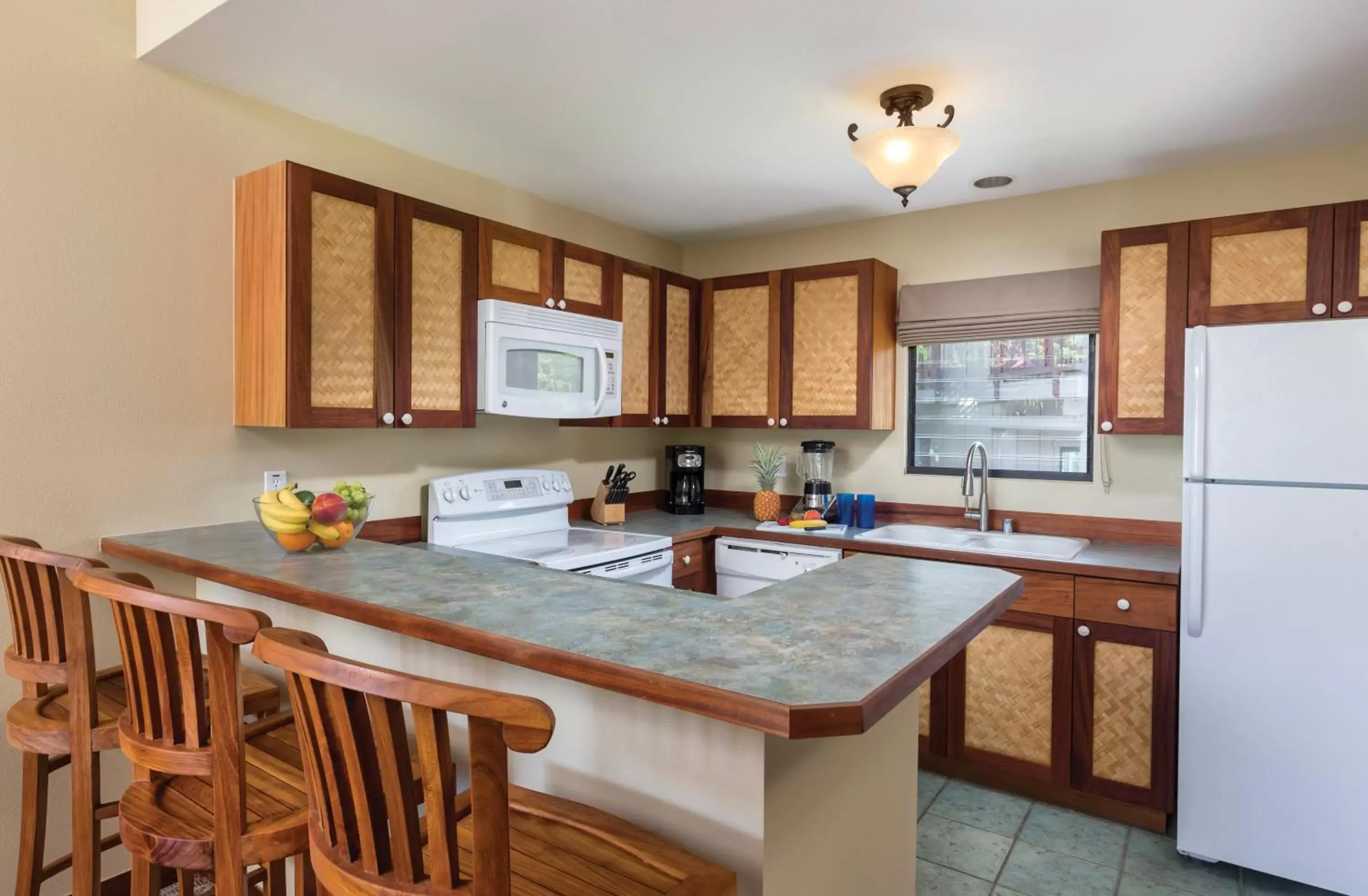 Kitchen or kitchenette, Kitchen/Kitchenette in Wyndham Kona Hawaiian Resort