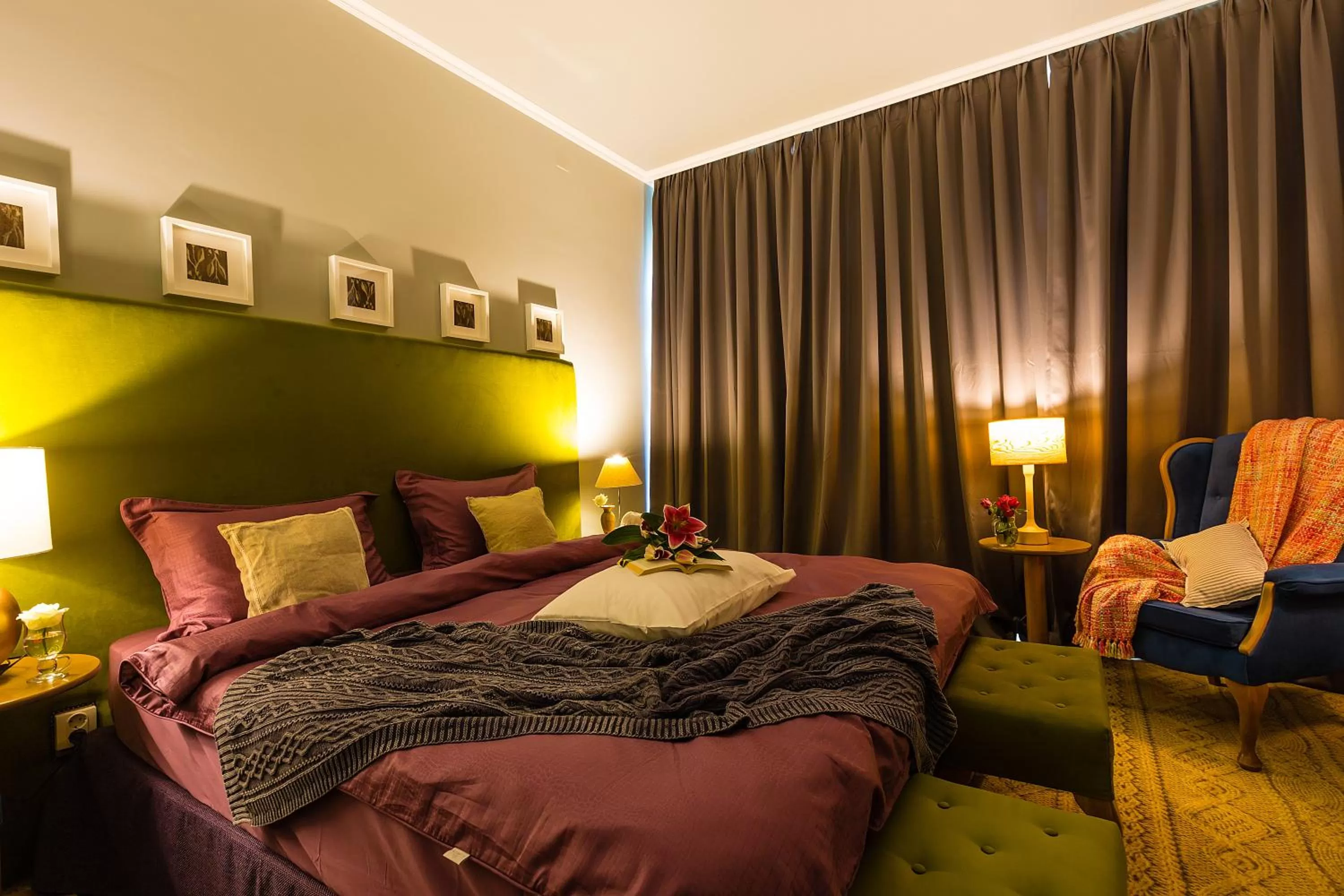 Seating area, Bed in Country Spa Retreat