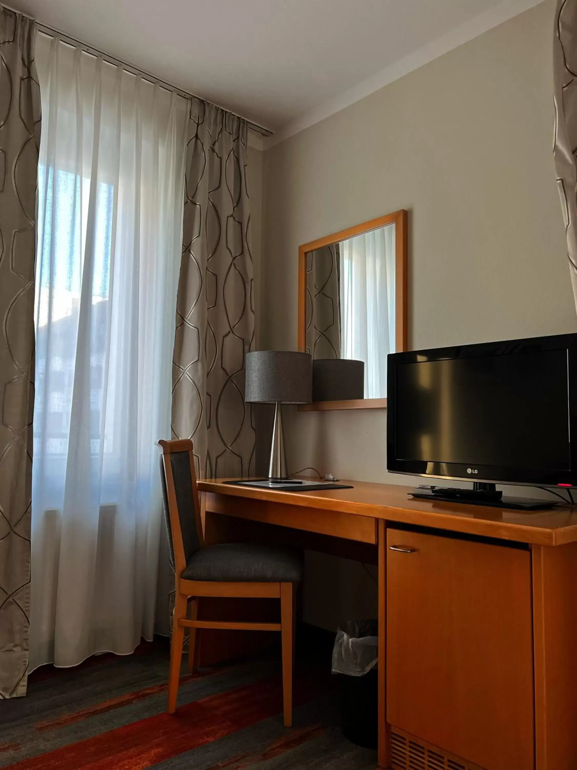 TV and multimedia, TV/Entertainment Center in Hotel Prinz