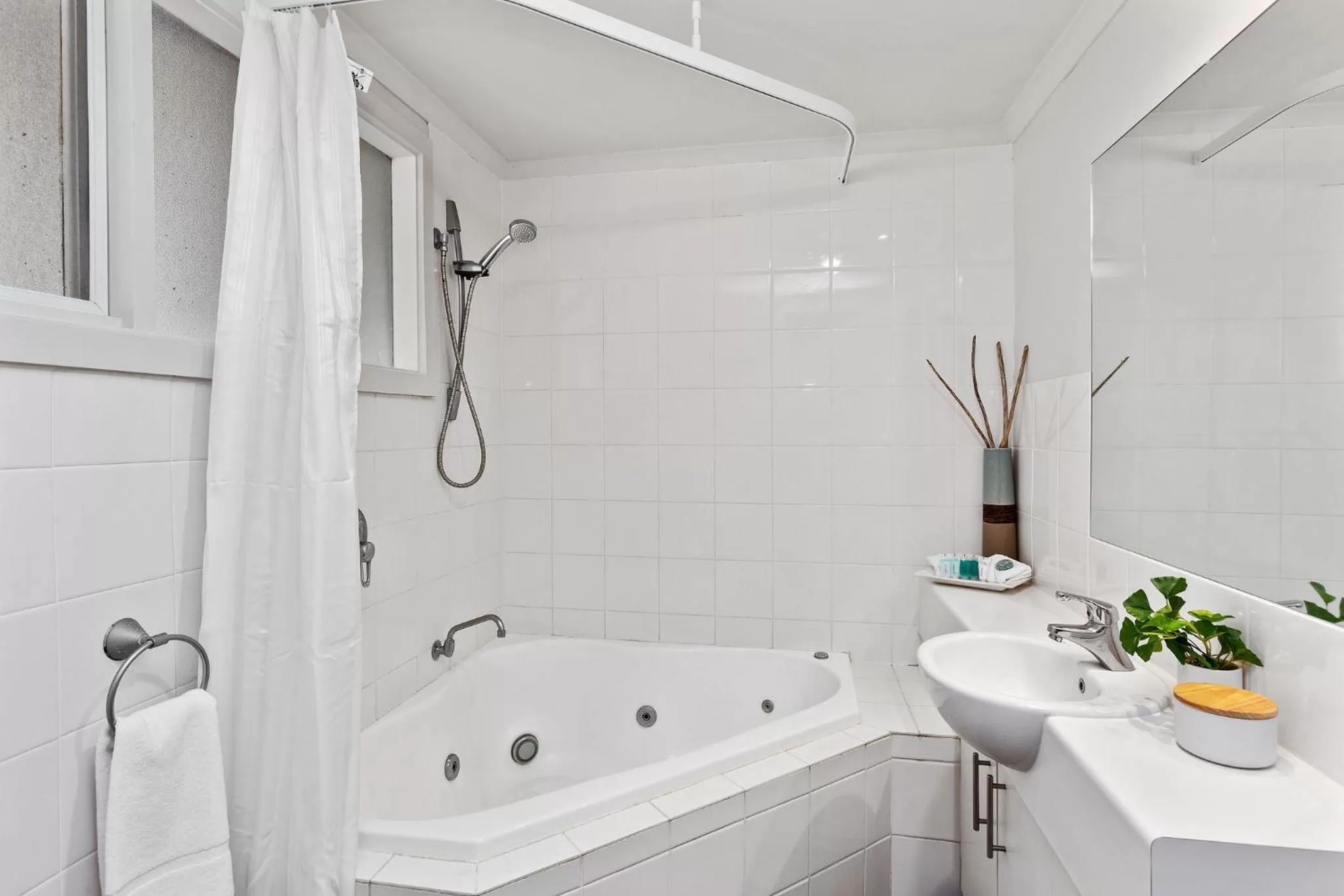 Bathroom in Whitecrest Eco Apartments Great Ocean Road