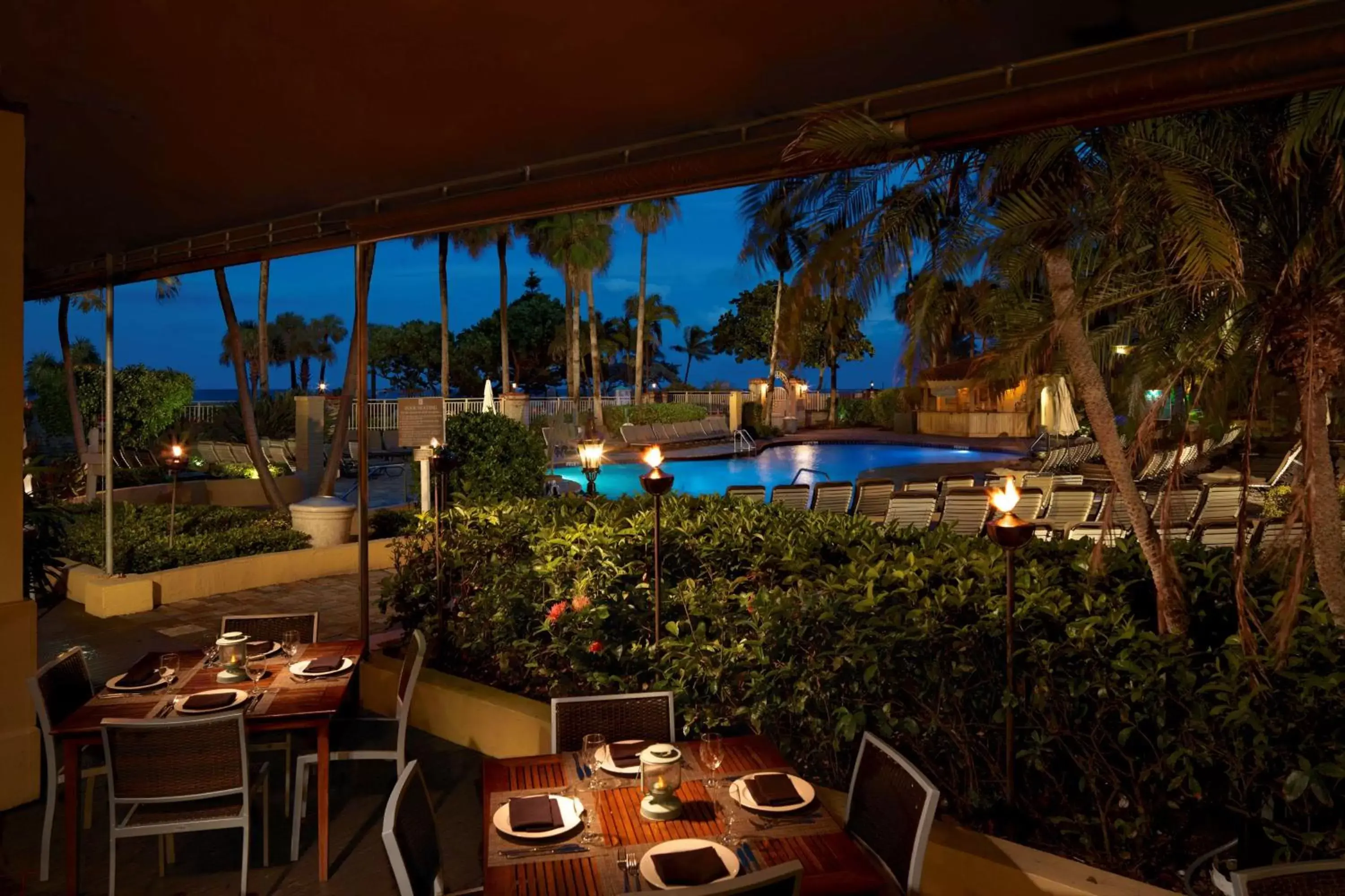 Pool view, Restaurant/Places to Eat in Embassy Suites by Hilton Deerfield Beach Resort & Spa