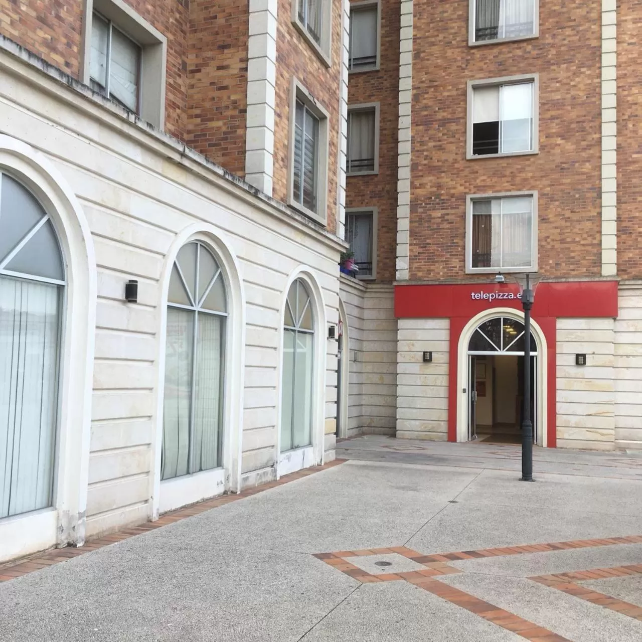 Restaurant/places to eat in Suites Parque Real