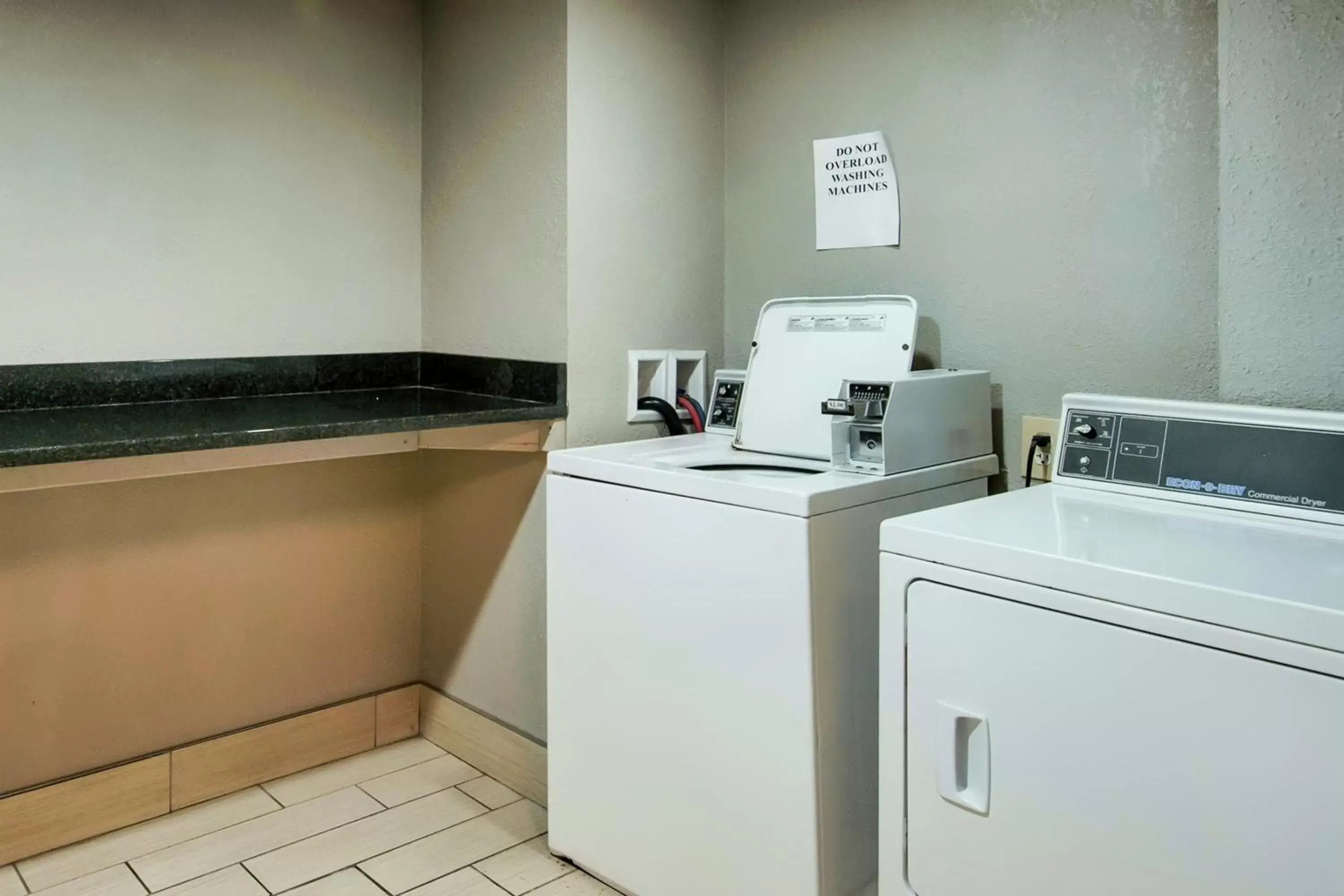 laundry, Kitchen/Kitchenette in Days Inn & Suites by Wyndham Johnson City
