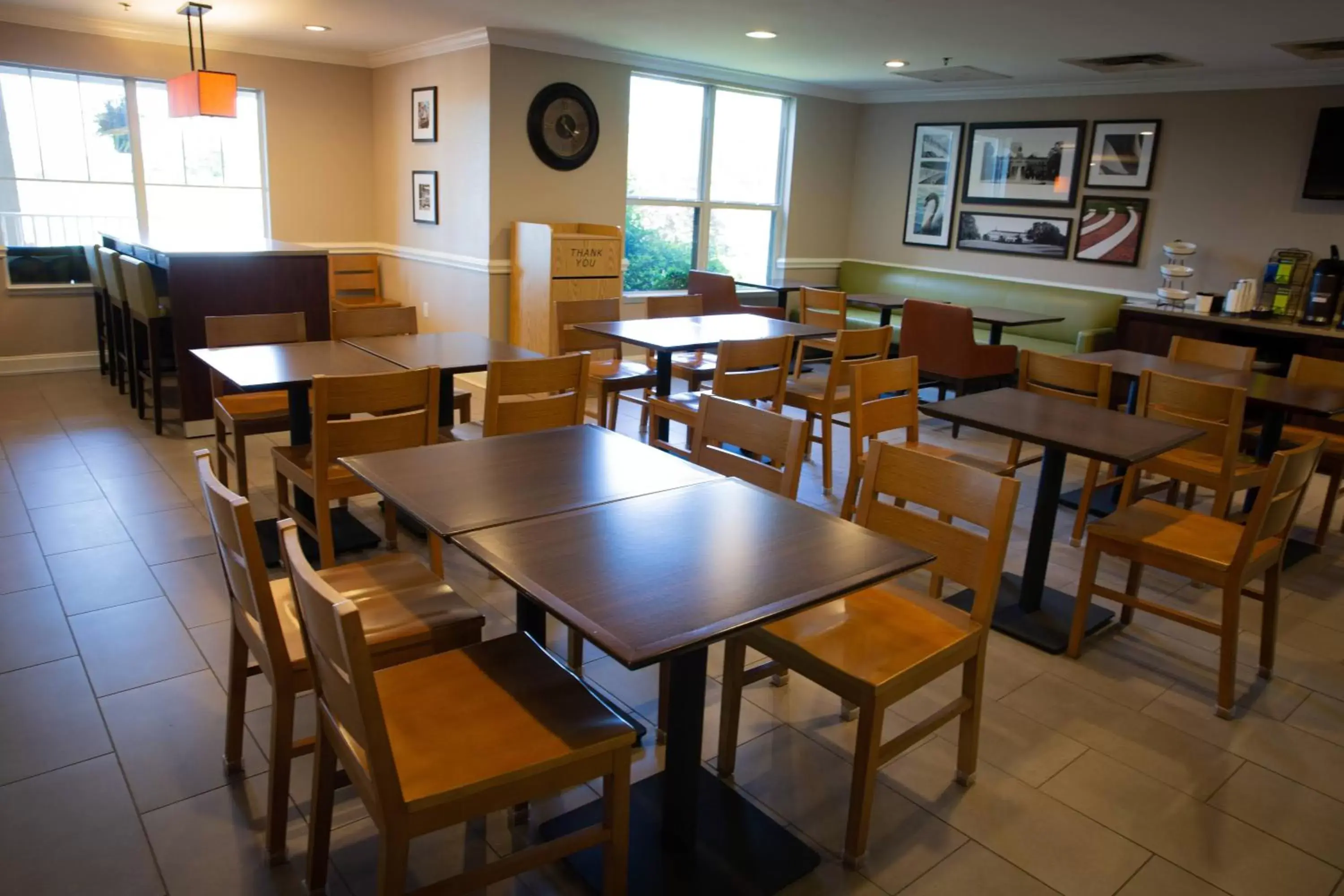 Breakfast, Restaurant/Places to Eat in Country Inn & Suites by Radisson, Burlington (Elon), NC