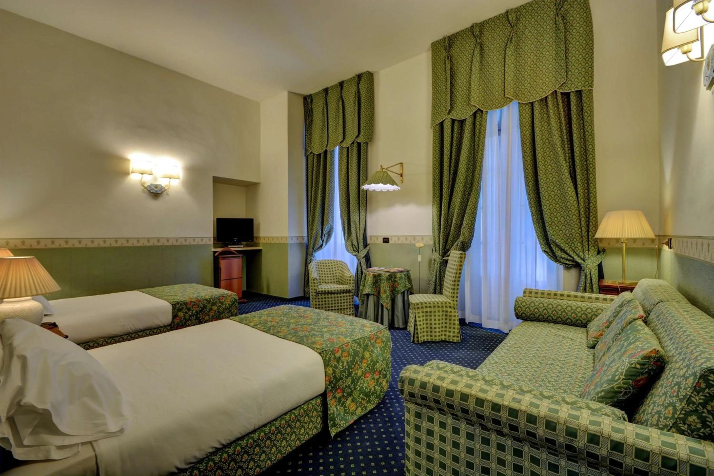 Photo of the whole room, Bed in Best Western Hotel Genio