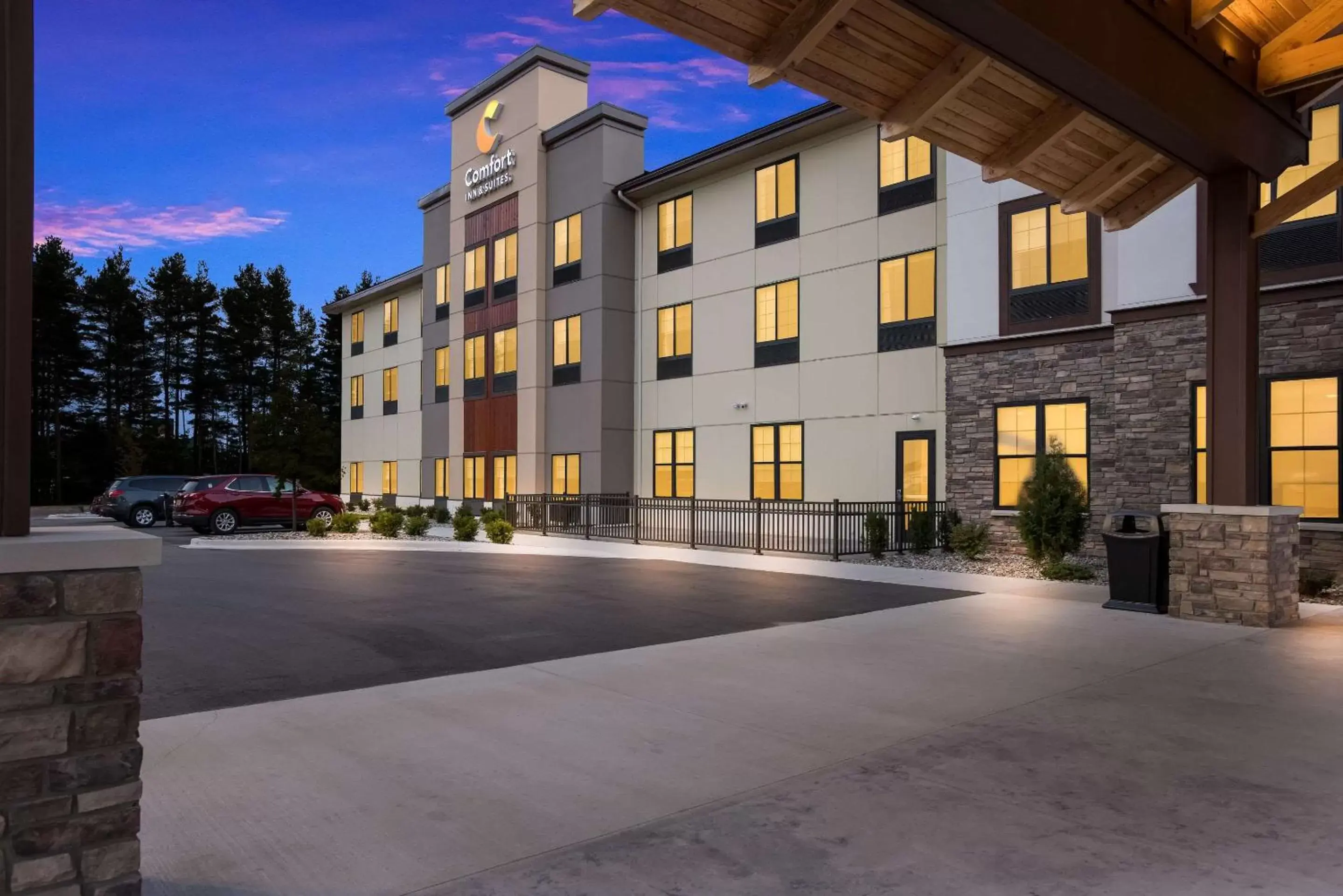 Property Building in Comfort Inn & Suites