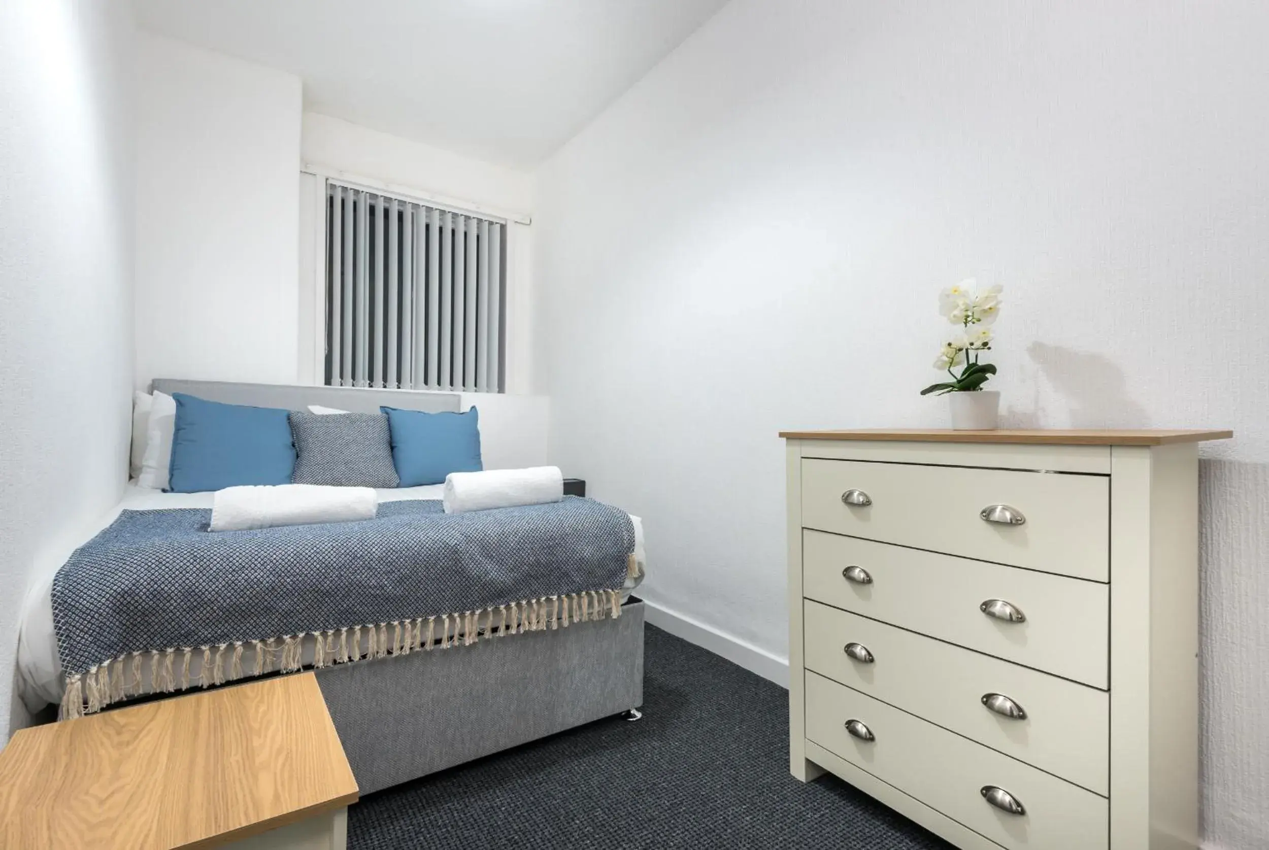 Bedroom, Bed in Velvet Coaster Apartments
