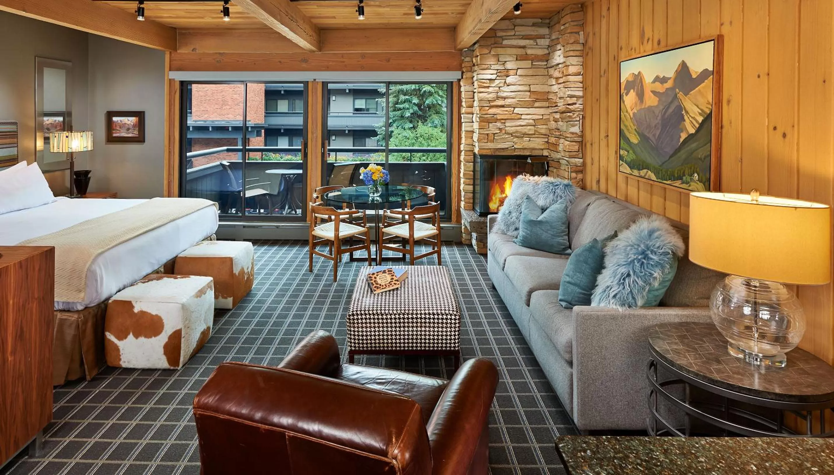 Balcony/Terrace, Bed in Aspen Square Condominium Hotel
