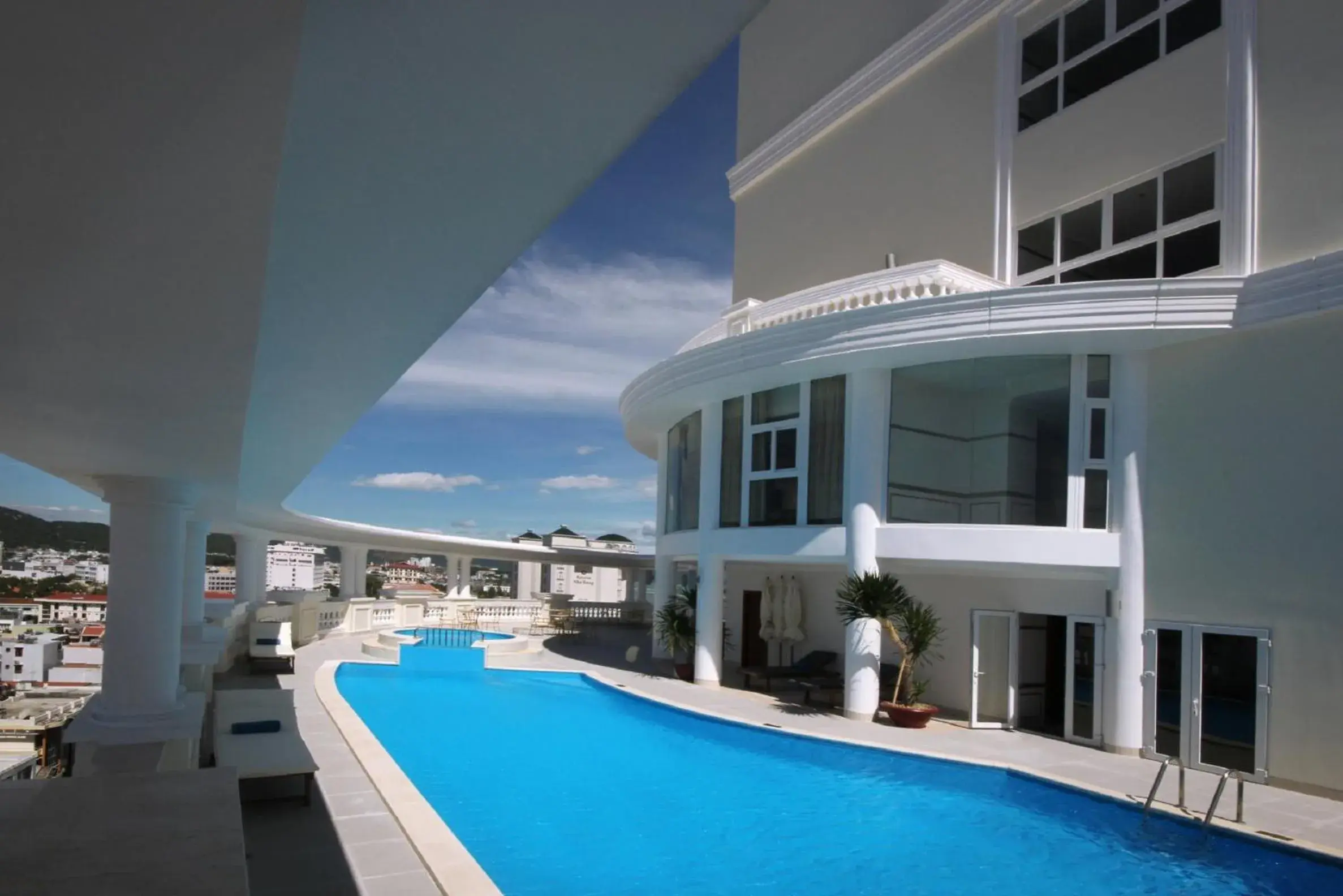 Swimming Pool in Nha Trang Palace Hotel