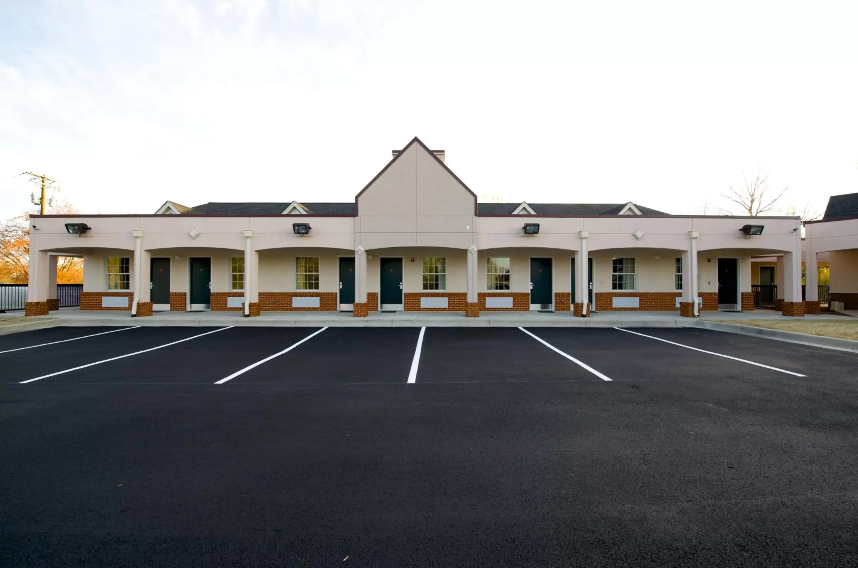 Day, Property Building in Executive Inn & Suites Upper Marlboro