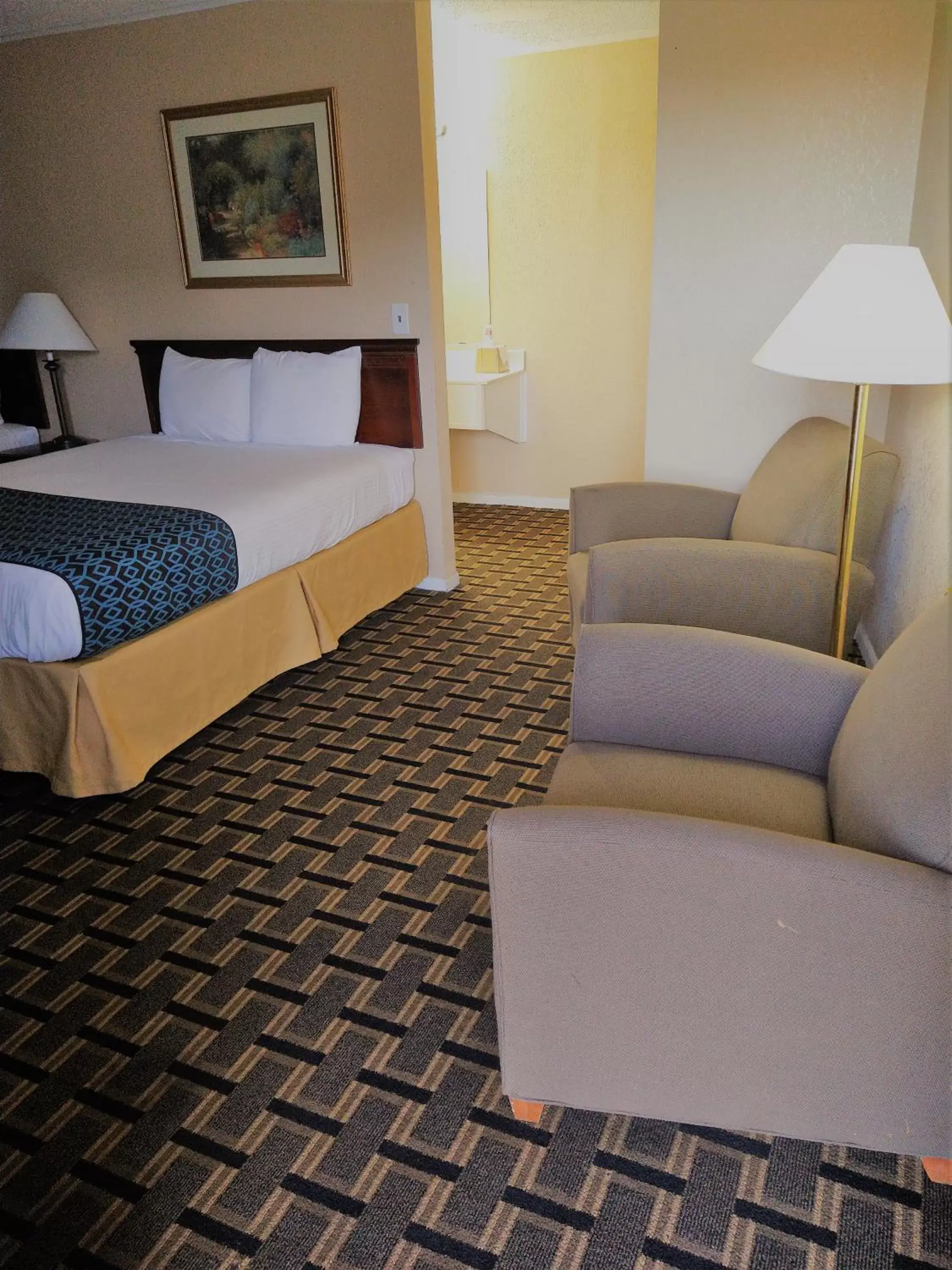 Photo of the whole room, Bed in Grandview Plaza Inn