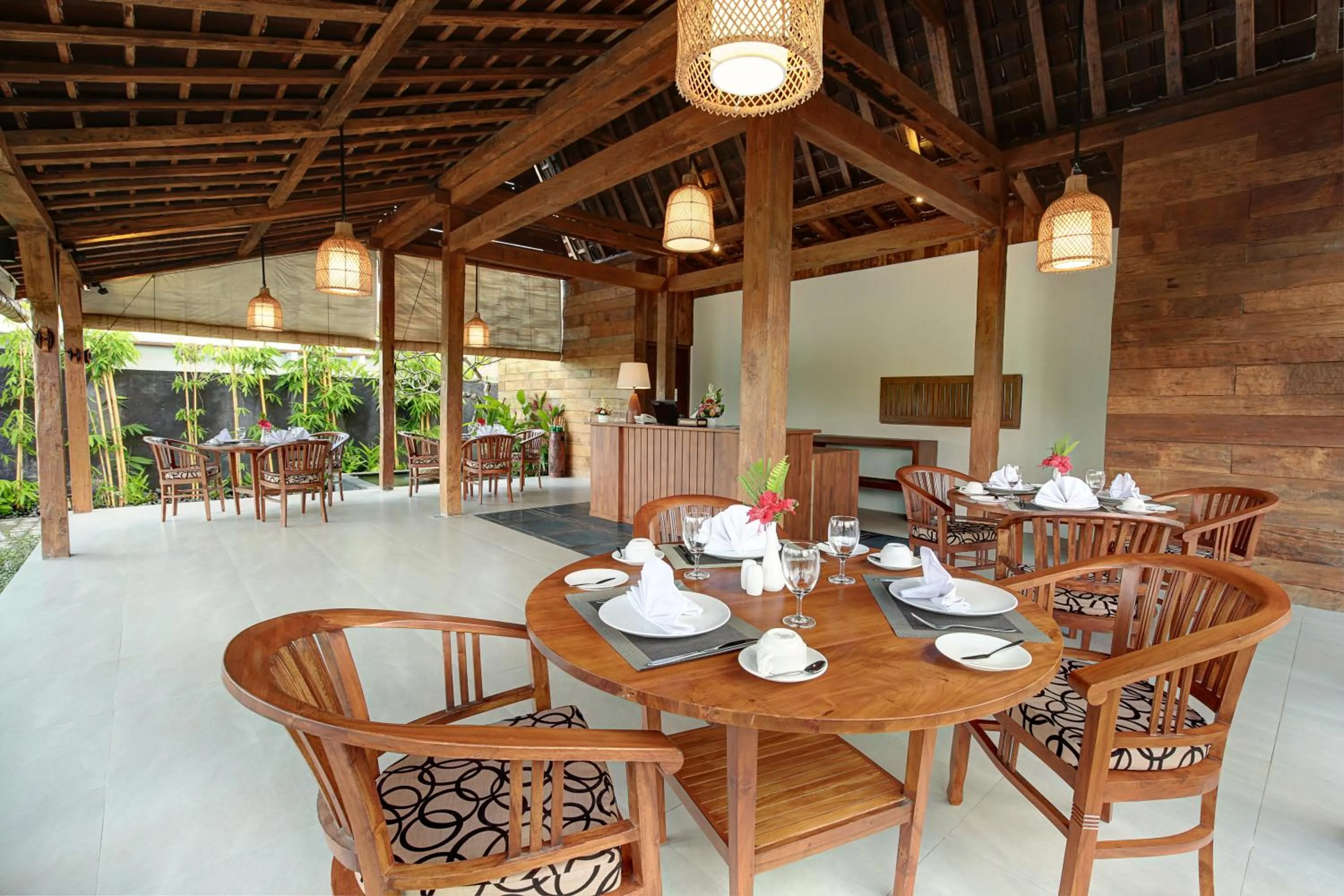 Restaurant/places to eat in Sativa Villas Ubud with Private Pool