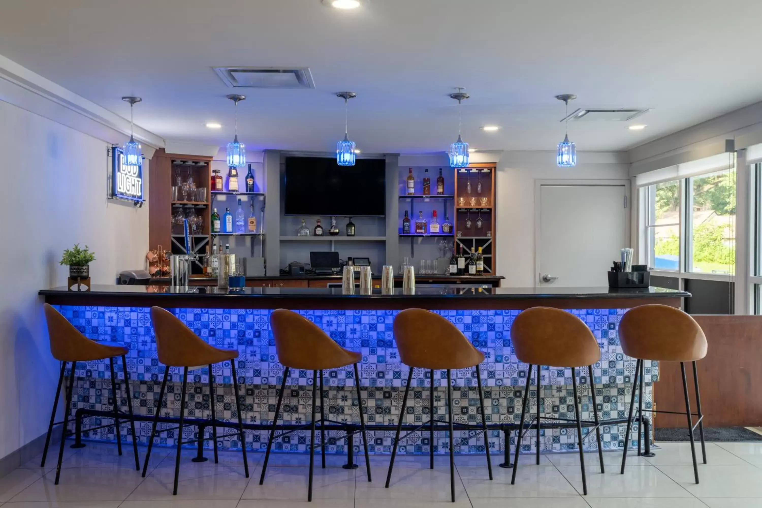 Lounge or bar, Lounge/Bar in TRYP by Wyndham Tallahassee North I-10 Capital Circle